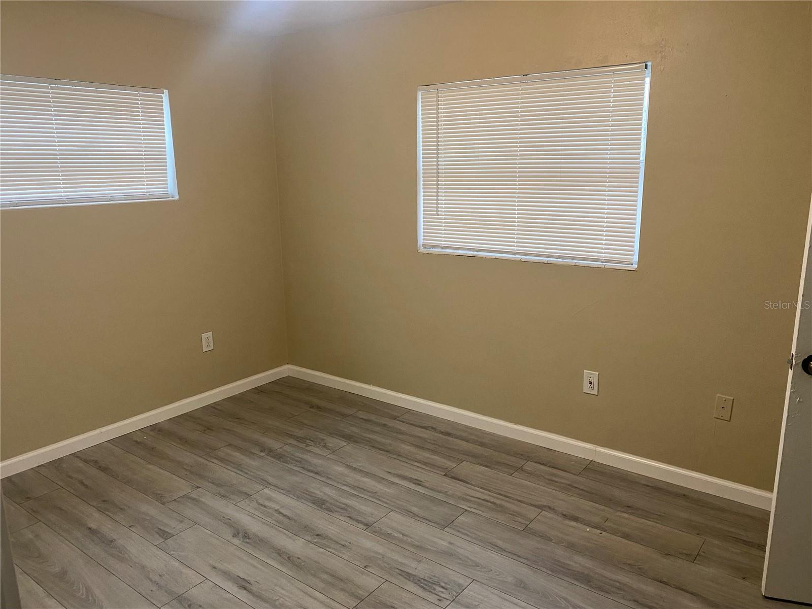 Image 8 of 10 For 2228 Kingsland Avenue