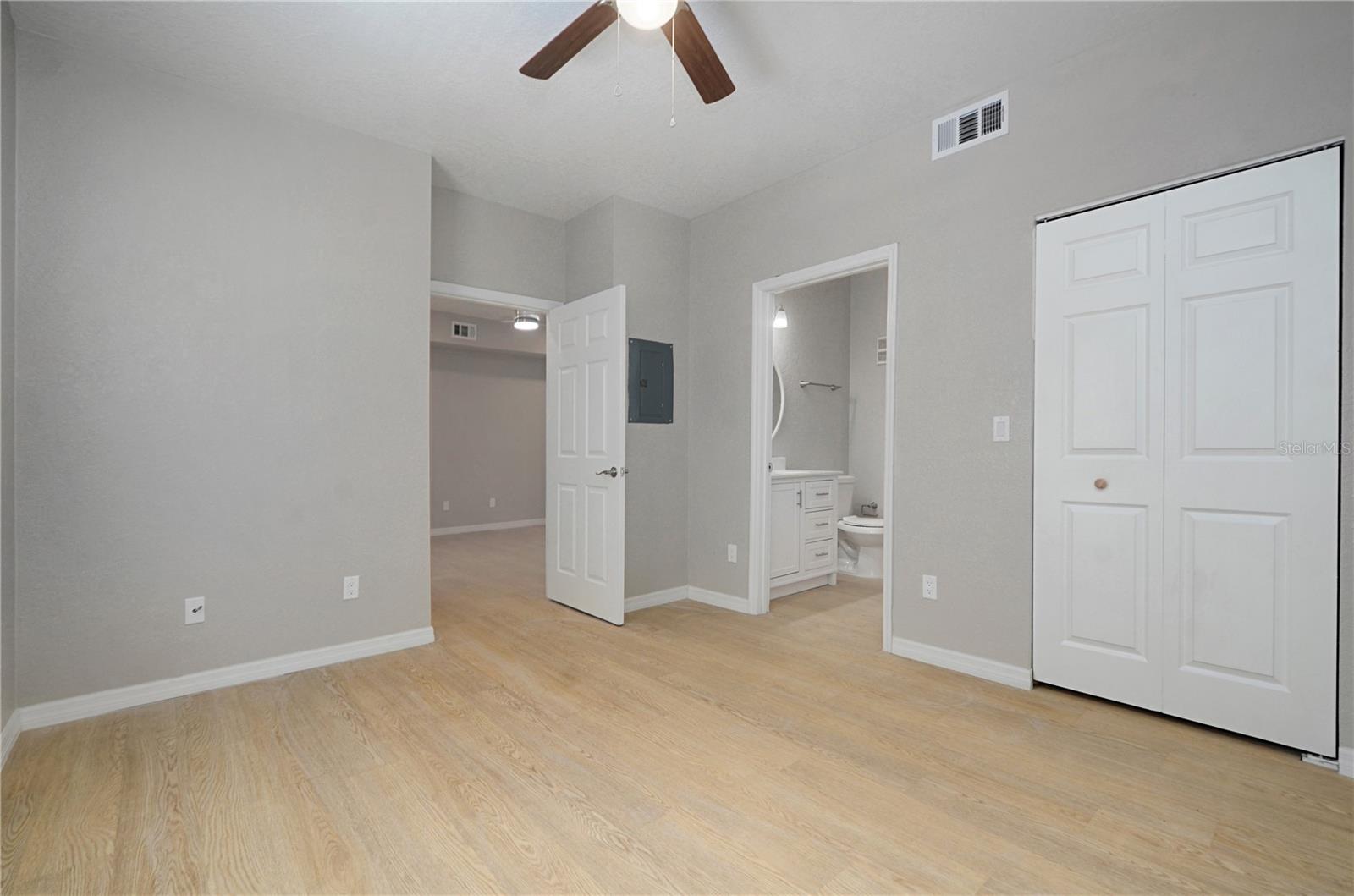 Image 11 of 28 For 826 Camargo Way 201