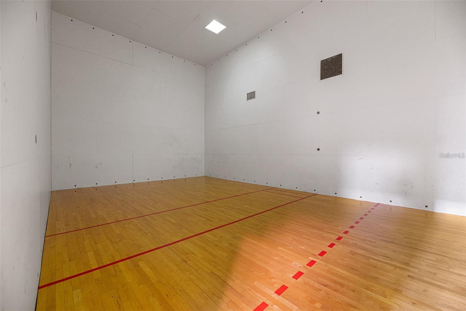 Image 22 of 28 For 826 Camargo Way 201