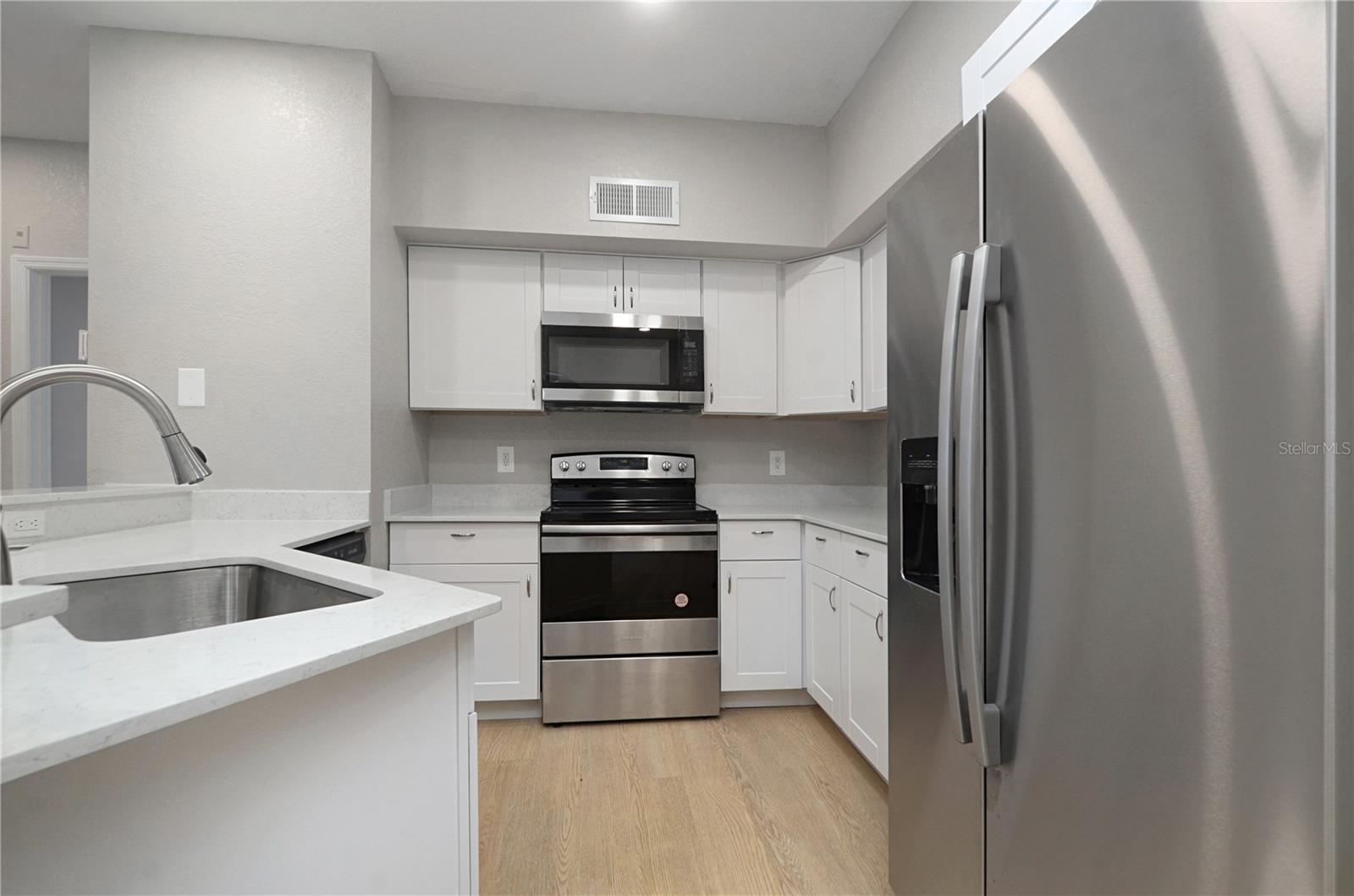 Image 3 of 28 For 826 Camargo Way 201