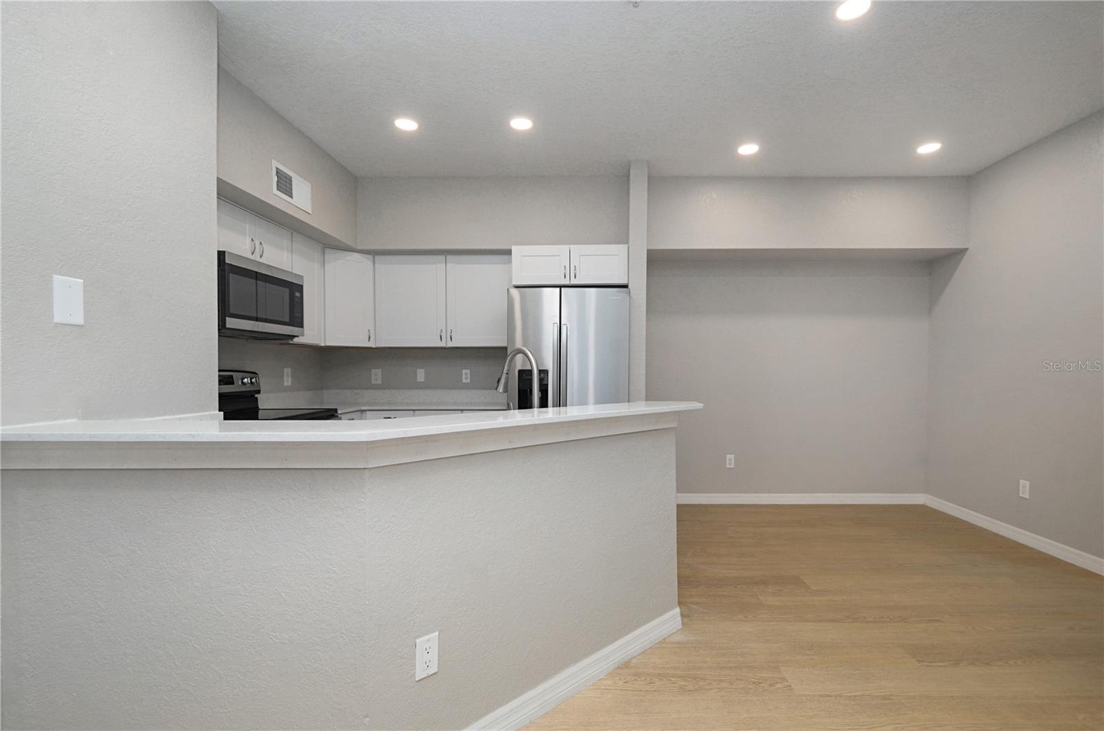 Image 5 of 28 For 826 Camargo Way 201