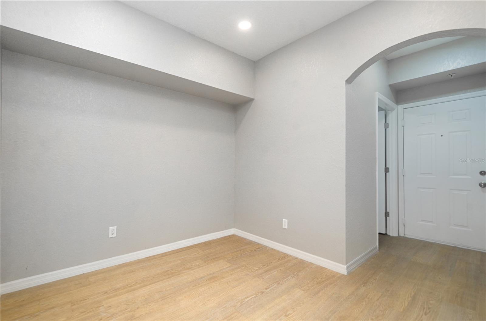 Image 6 of 28 For 826 Camargo Way 201