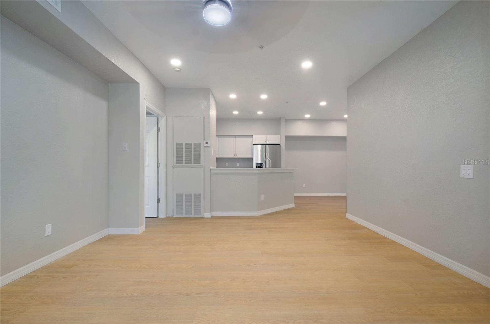 Image 7 of 28 For 826 Camargo Way 201