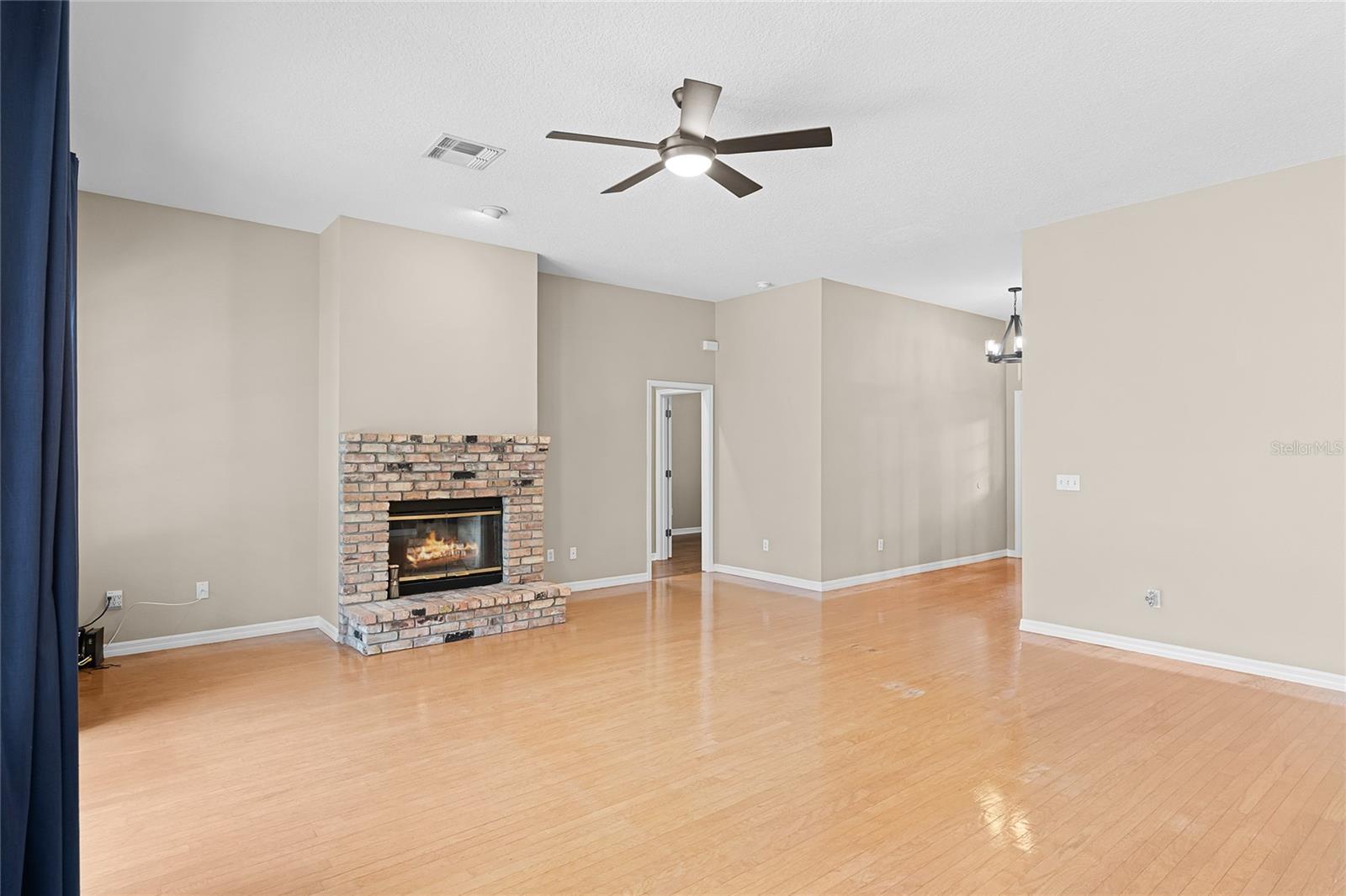 Image 11 of 73 For 403 Courtlea Creek Drive