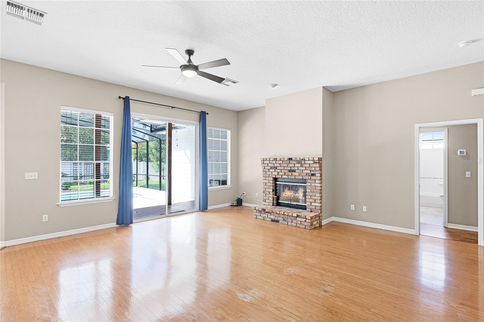 Image 12 of 73 For 403 Courtlea Creek Drive