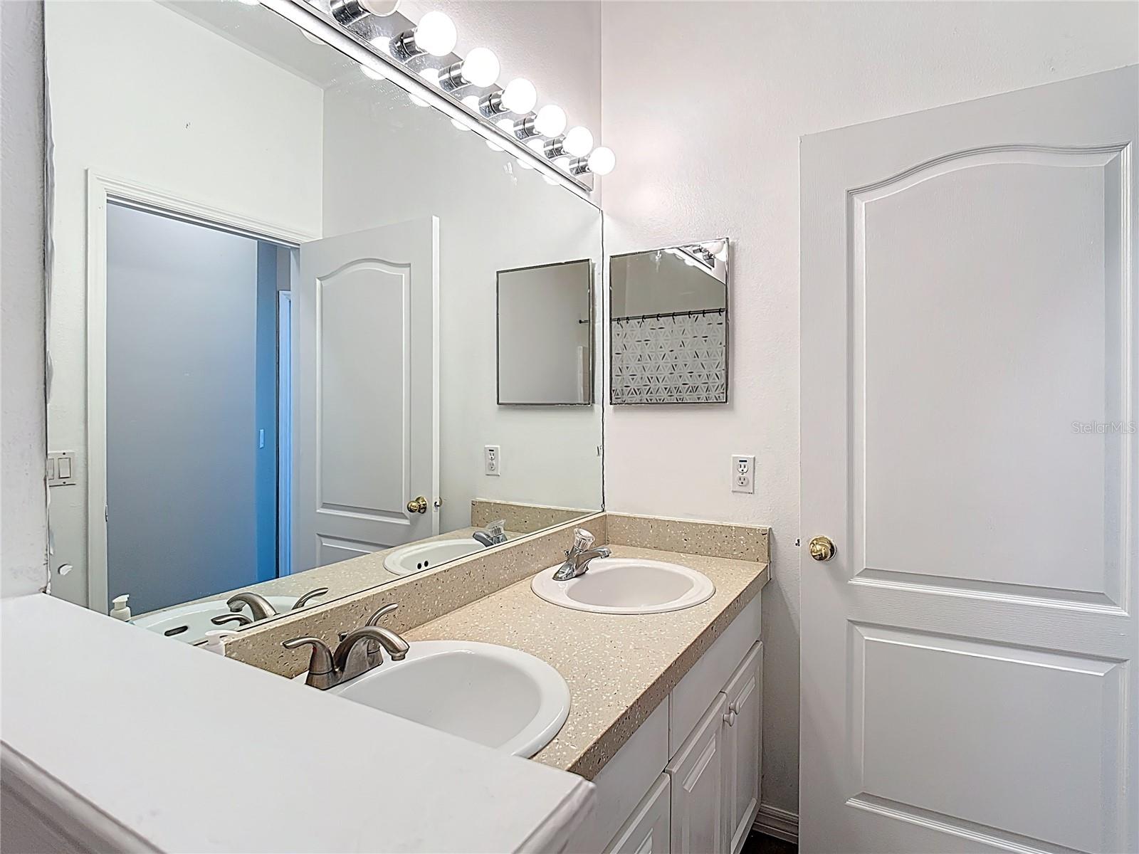 Image 27 of 43 For 799 Hacienda Circle
