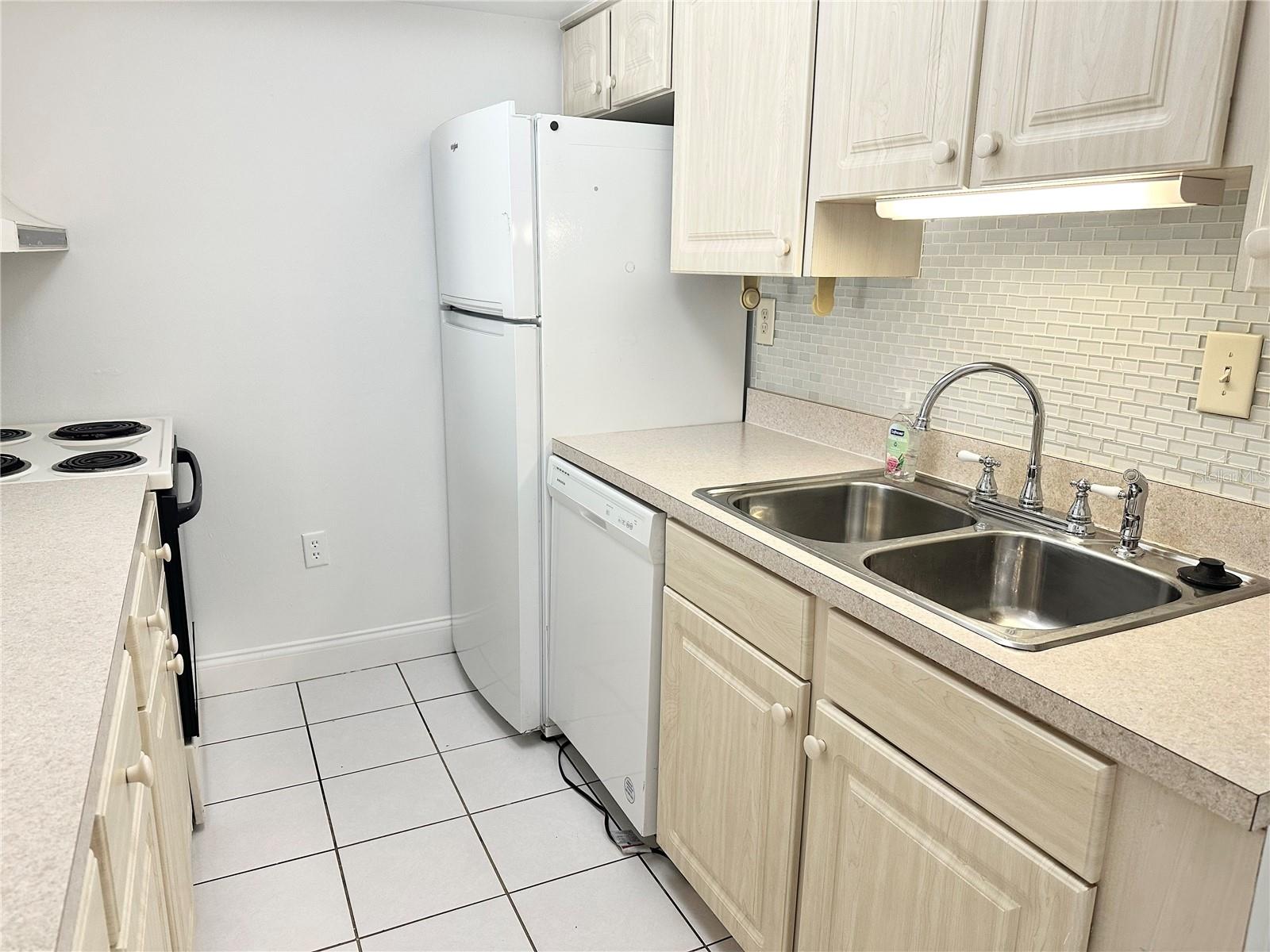 Image 4 of 21 For 525 Conway Road 183