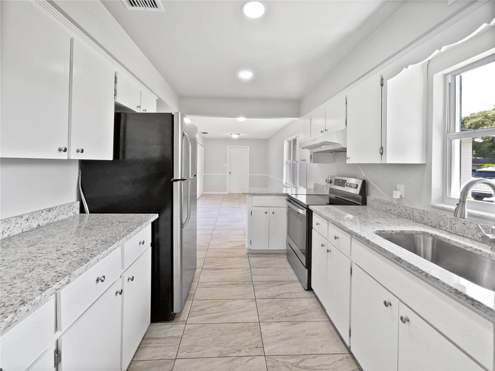 Image 15 of 21 For 2607 Castle Oak Avenue