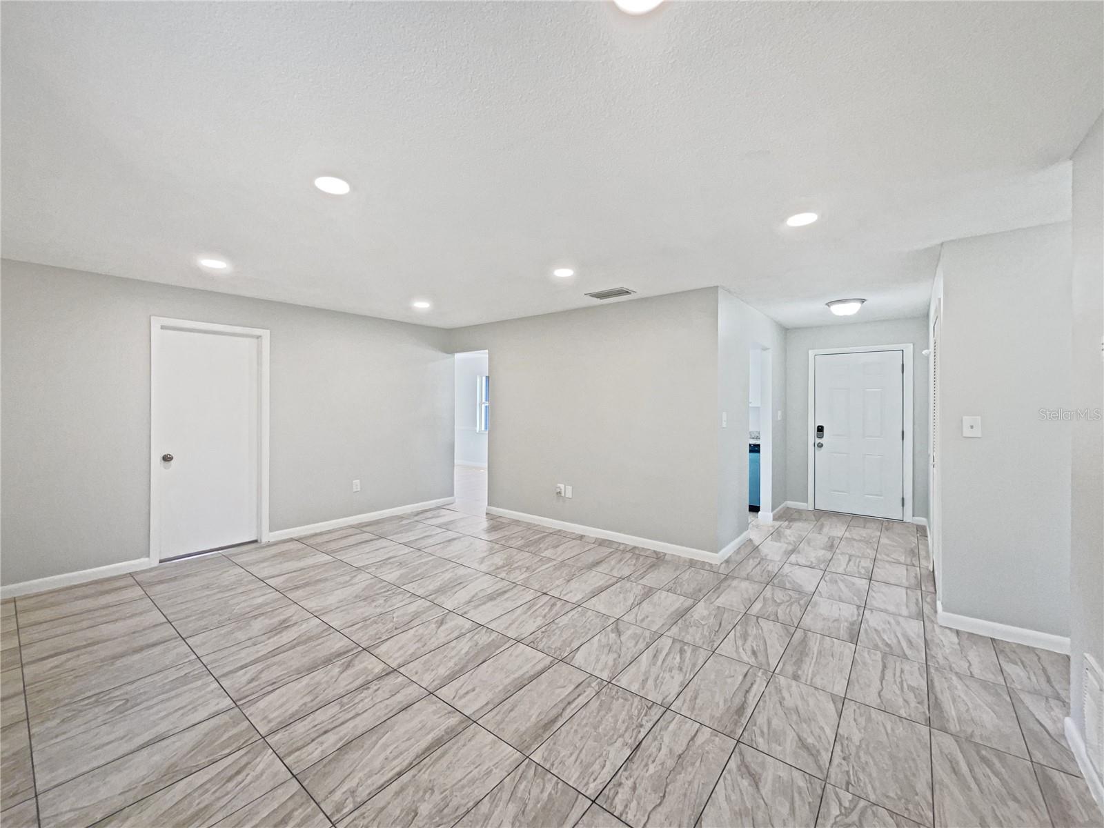 Image 17 of 21 For 2607 Castle Oak Avenue