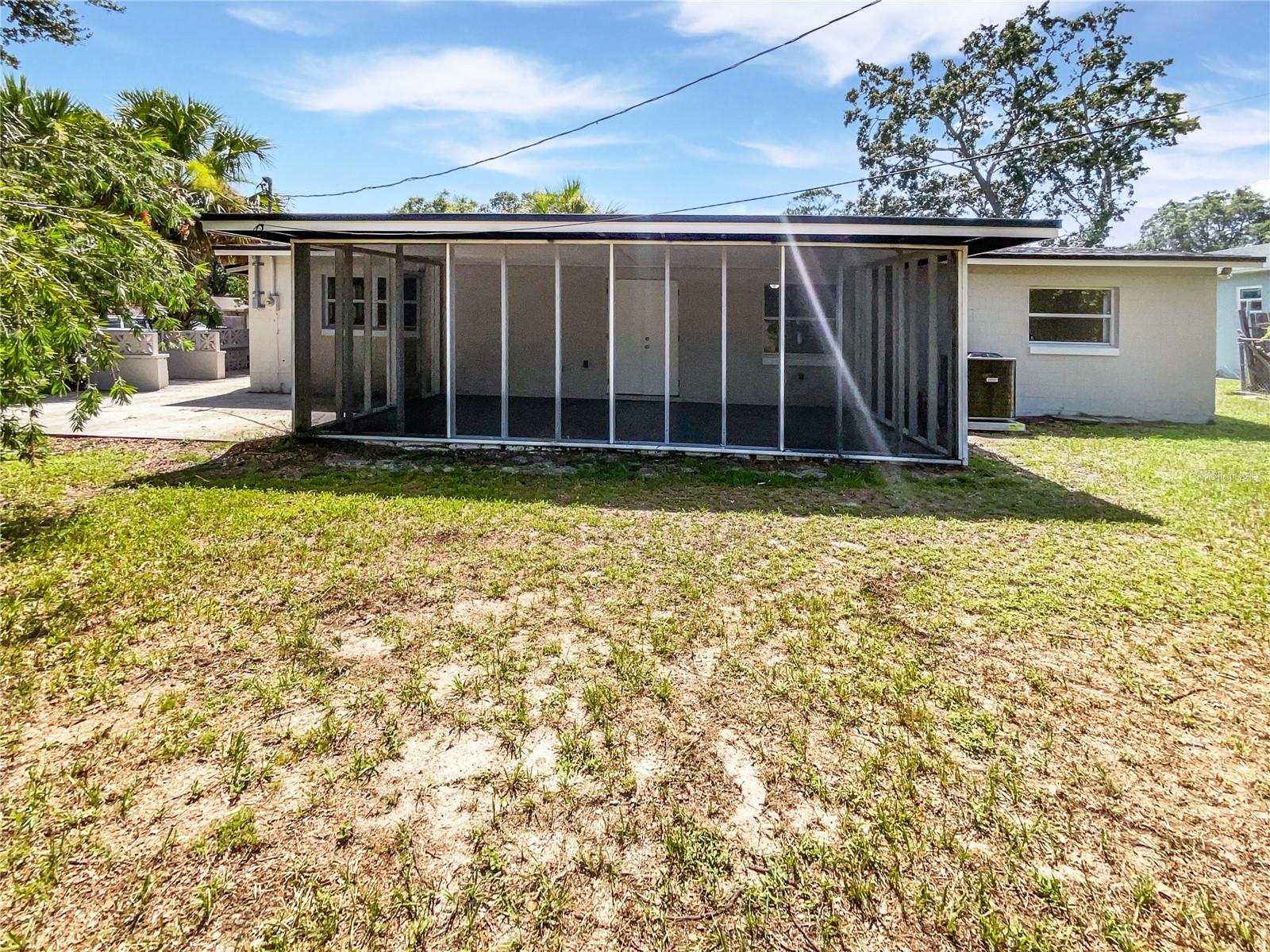 Image 8 of 21 For 2607 Castle Oak Avenue