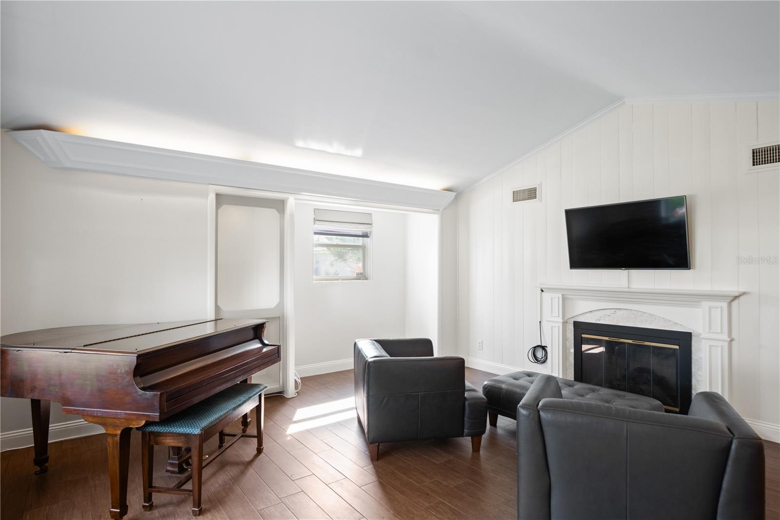 Image 4 of 50 For 1228 Spring Lake Drive