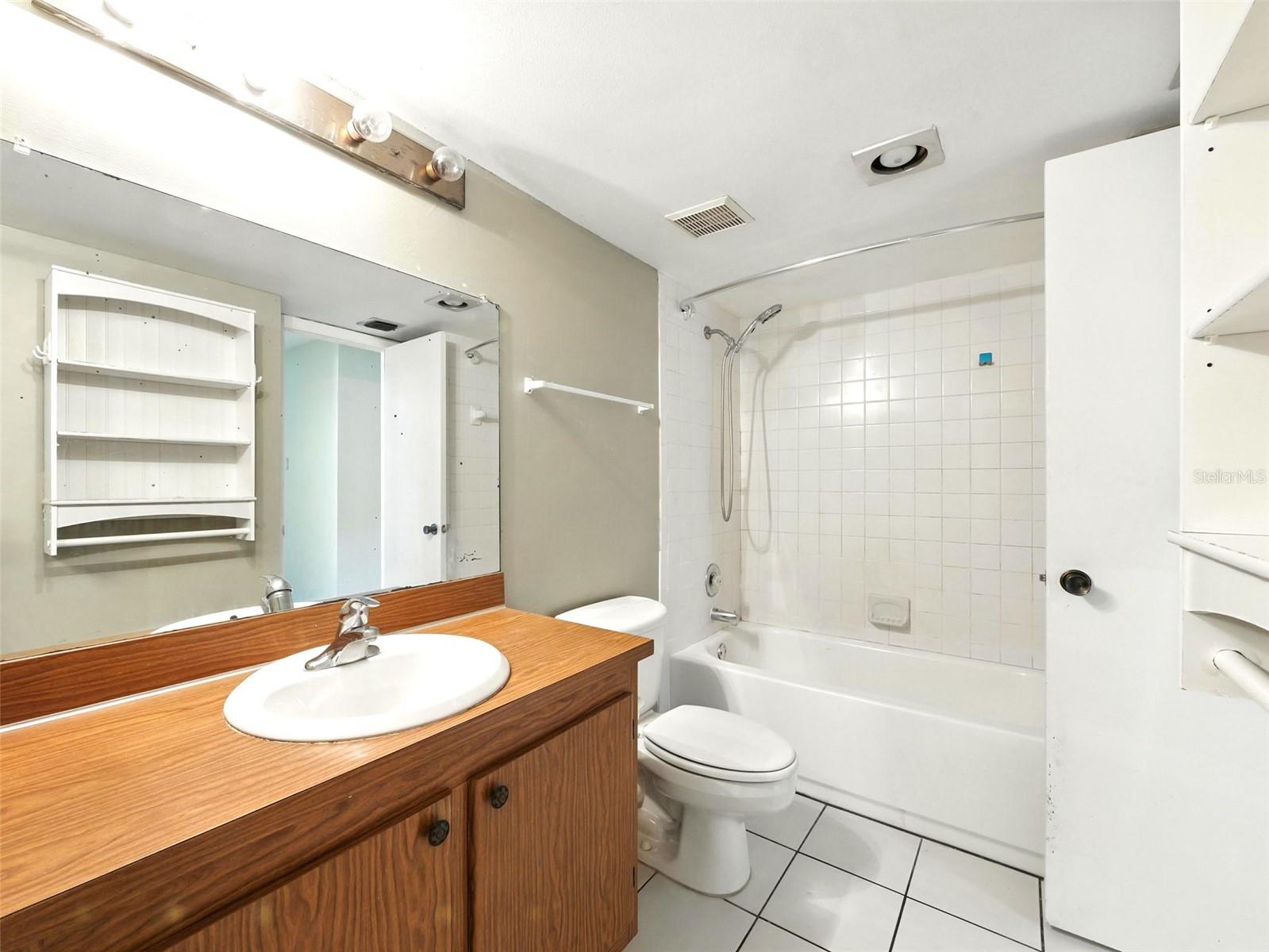 Image 14 of 49 For 174 Lago Vista Boulevard