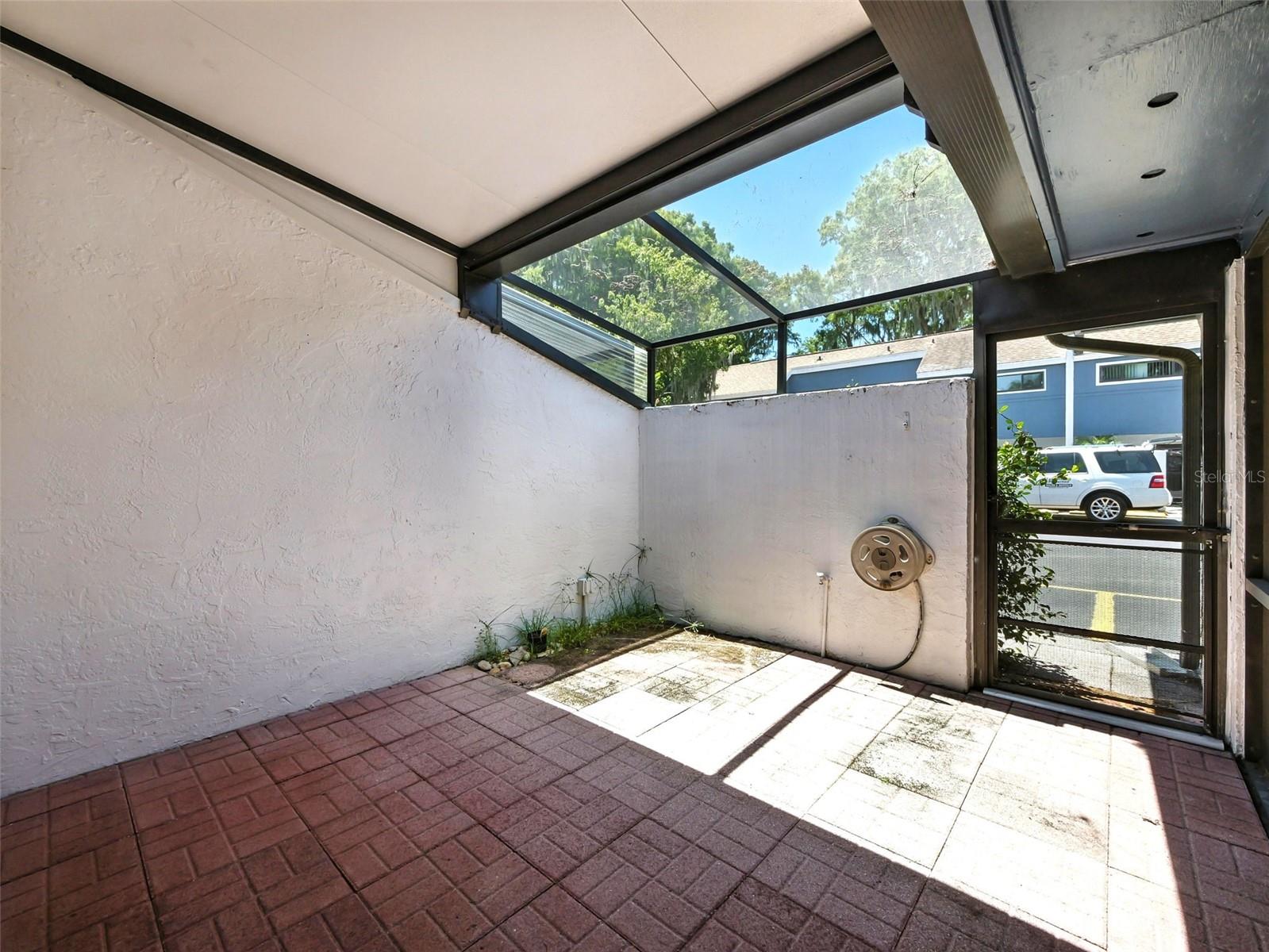 Image 16 of 49 For 174 Lago Vista Boulevard