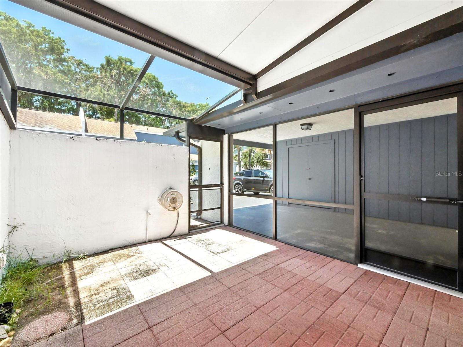 Image 17 of 49 For 174 Lago Vista Boulevard