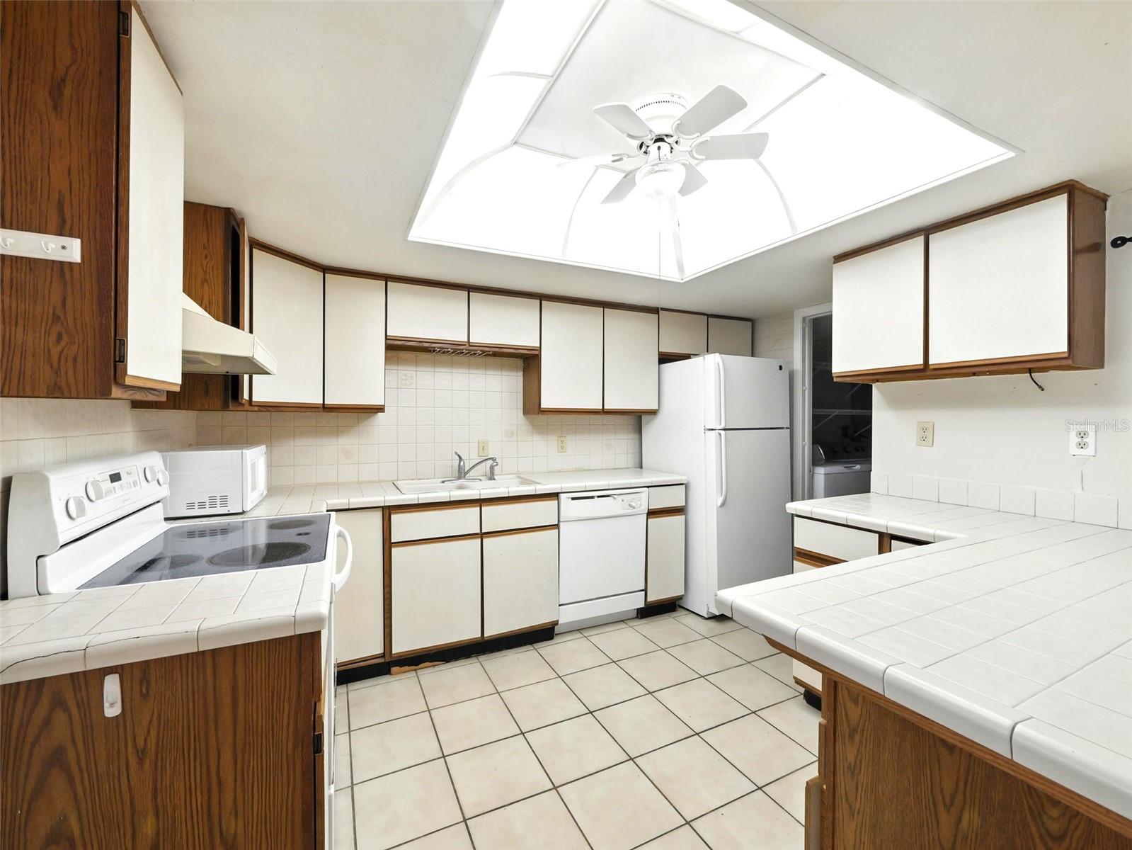 Image 2 of 49 For 174 Lago Vista Boulevard