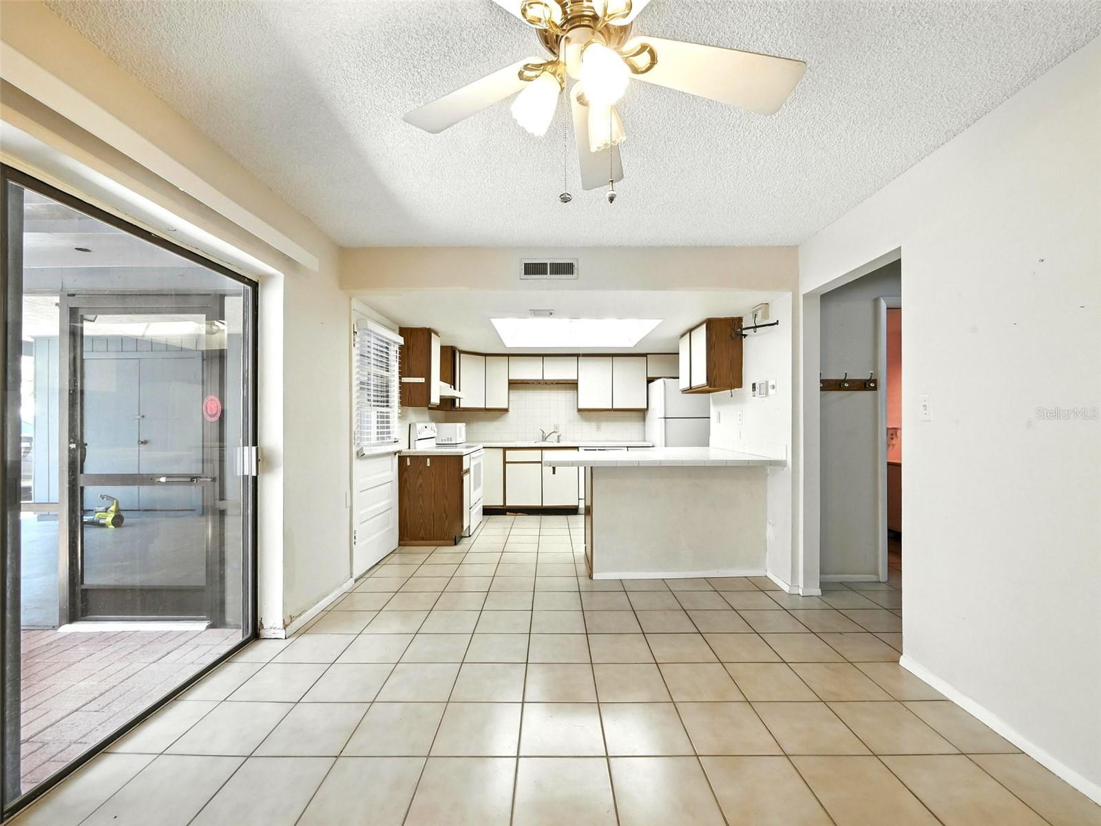 Image 5 of 49 For 174 Lago Vista Boulevard