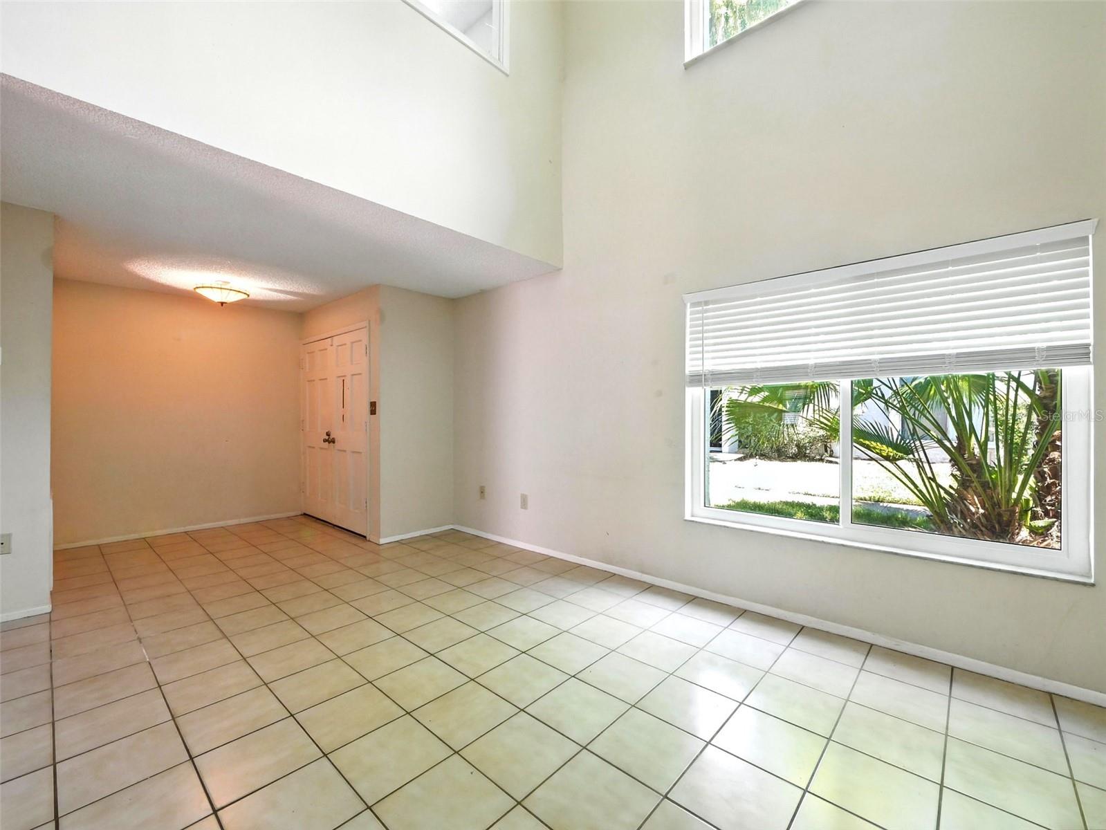 Image 9 of 49 For 174 Lago Vista Boulevard