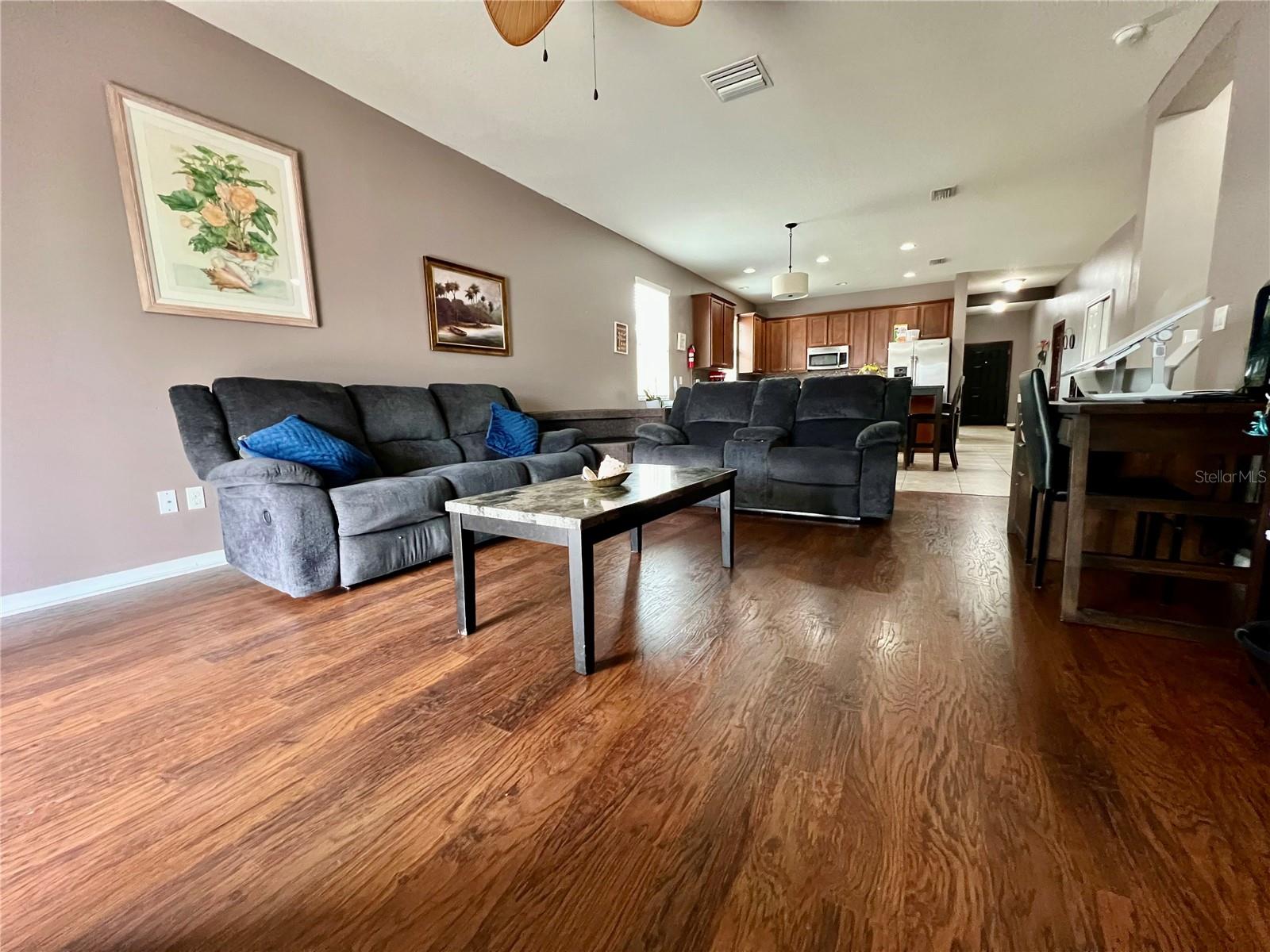 Image 10 of 33 For 724 Parker Den Drive