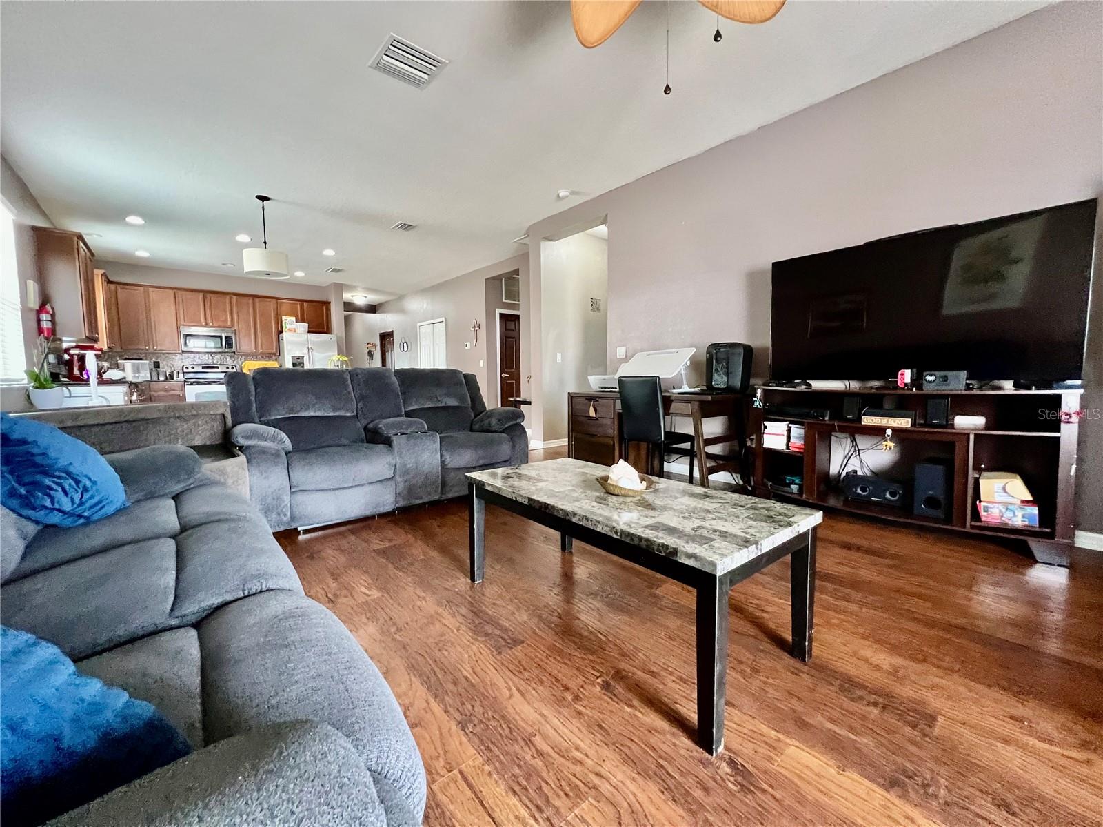 Image 11 of 33 For 724 Parker Den Drive