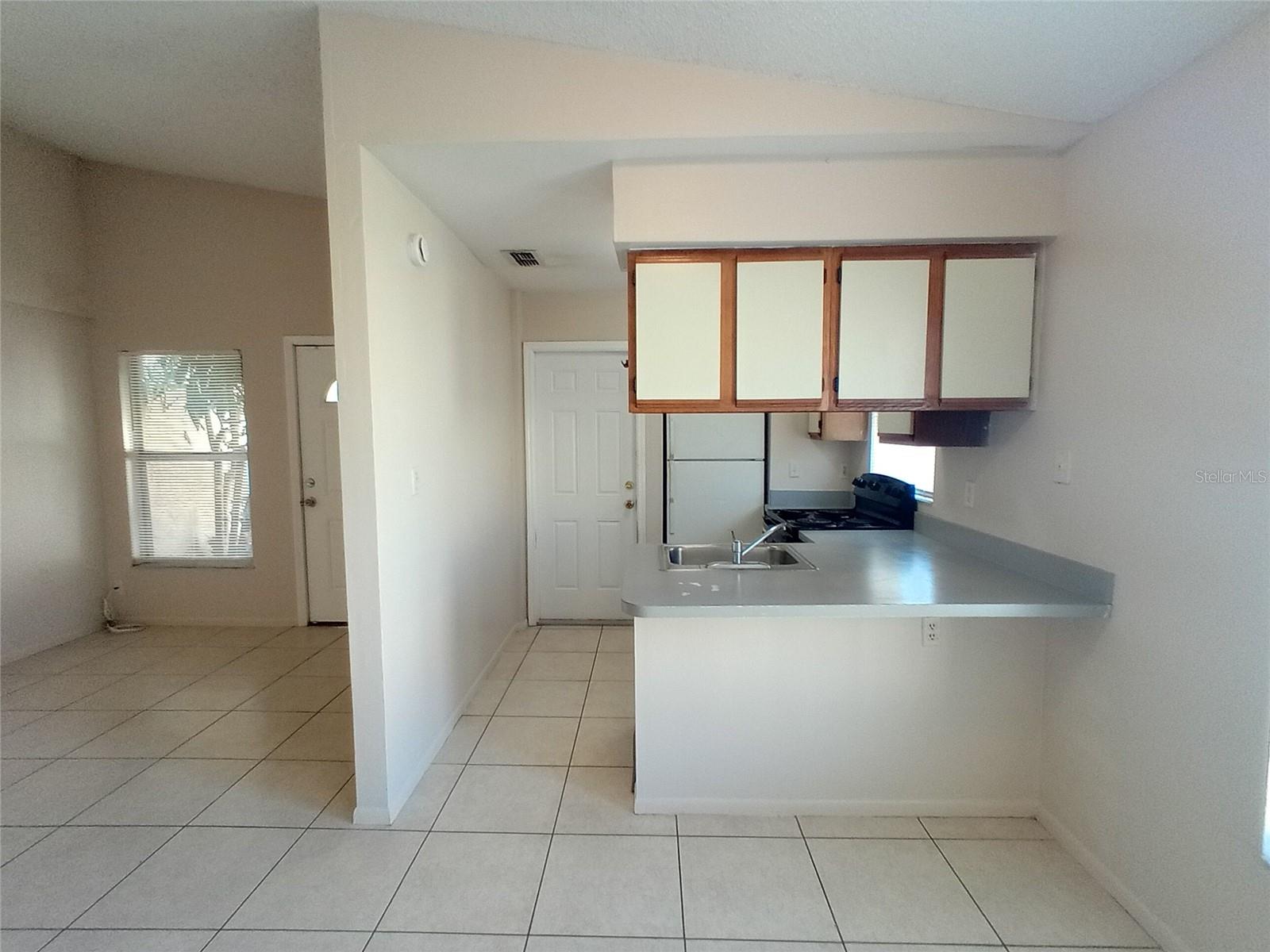 Image 3 of 13 For 2909 Hambleton Avenue