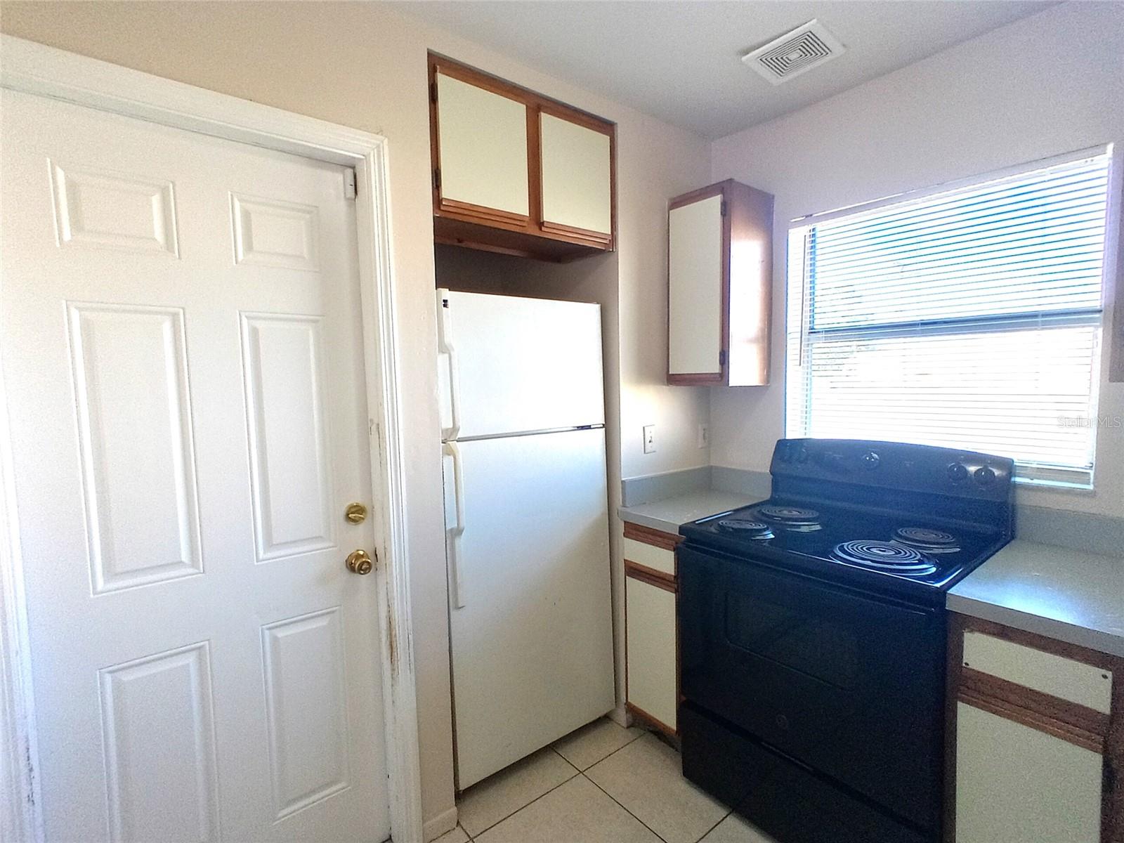 Image 6 of 13 For 2909 Hambleton Avenue