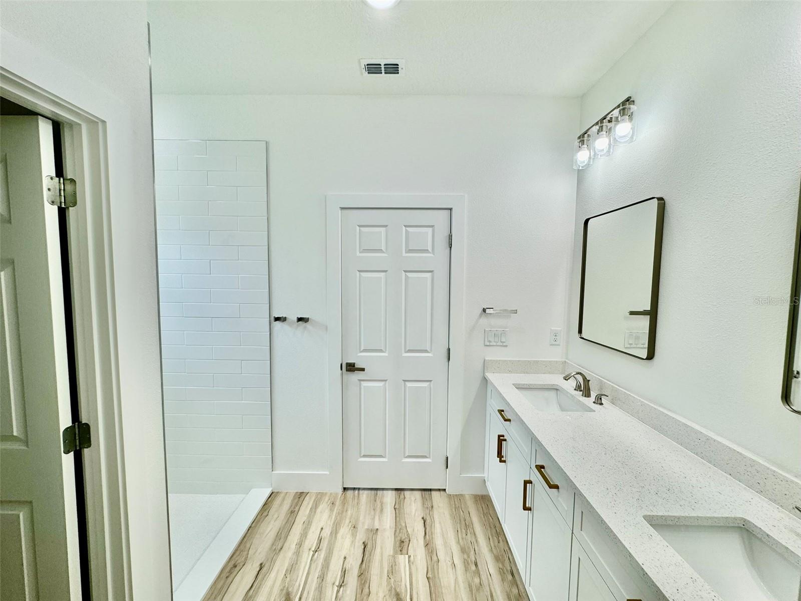 Image 29 of 41 For 10141 Jacobson Way