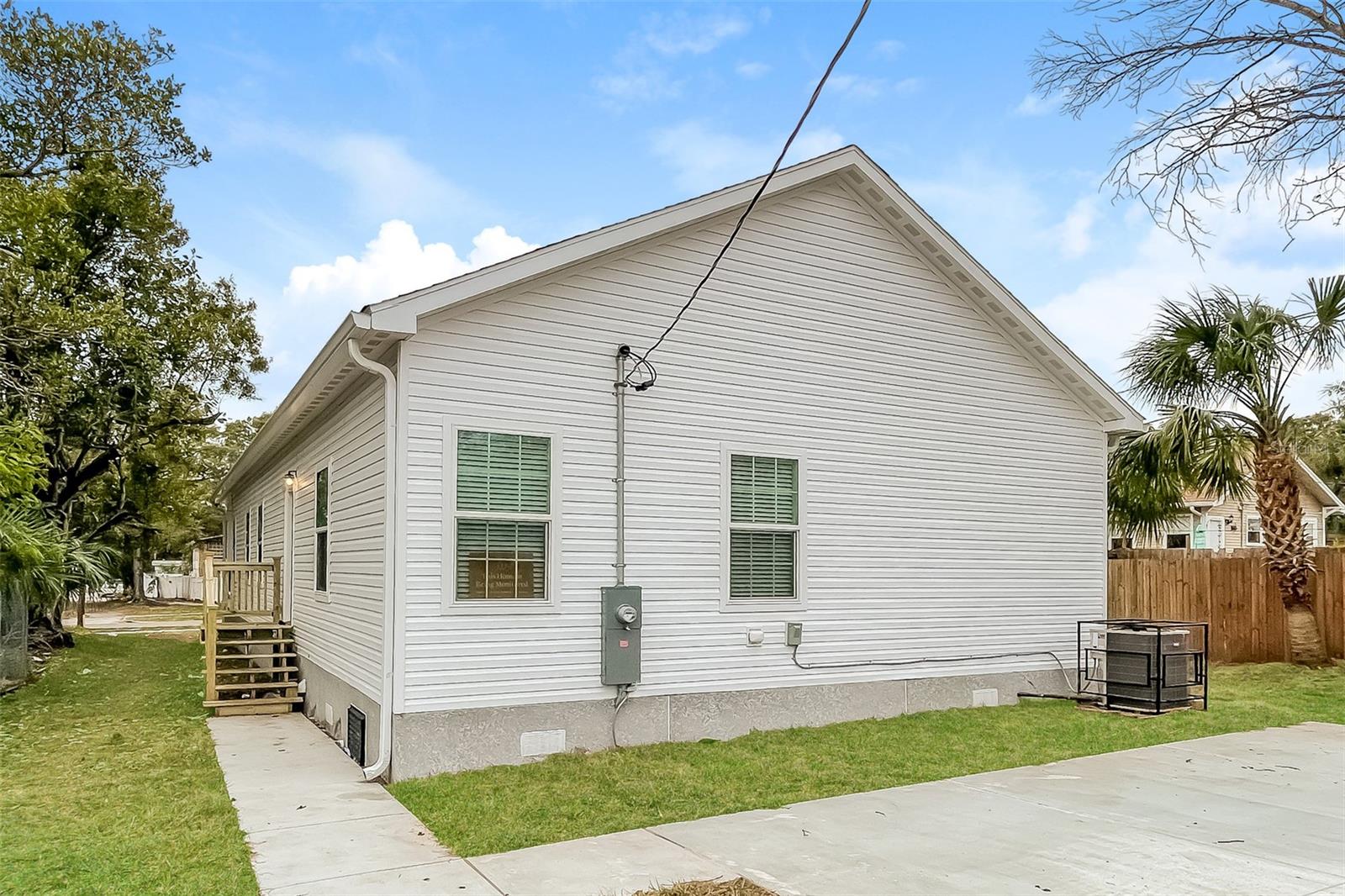 Image 15 of 16 For 1349 Preston Street S