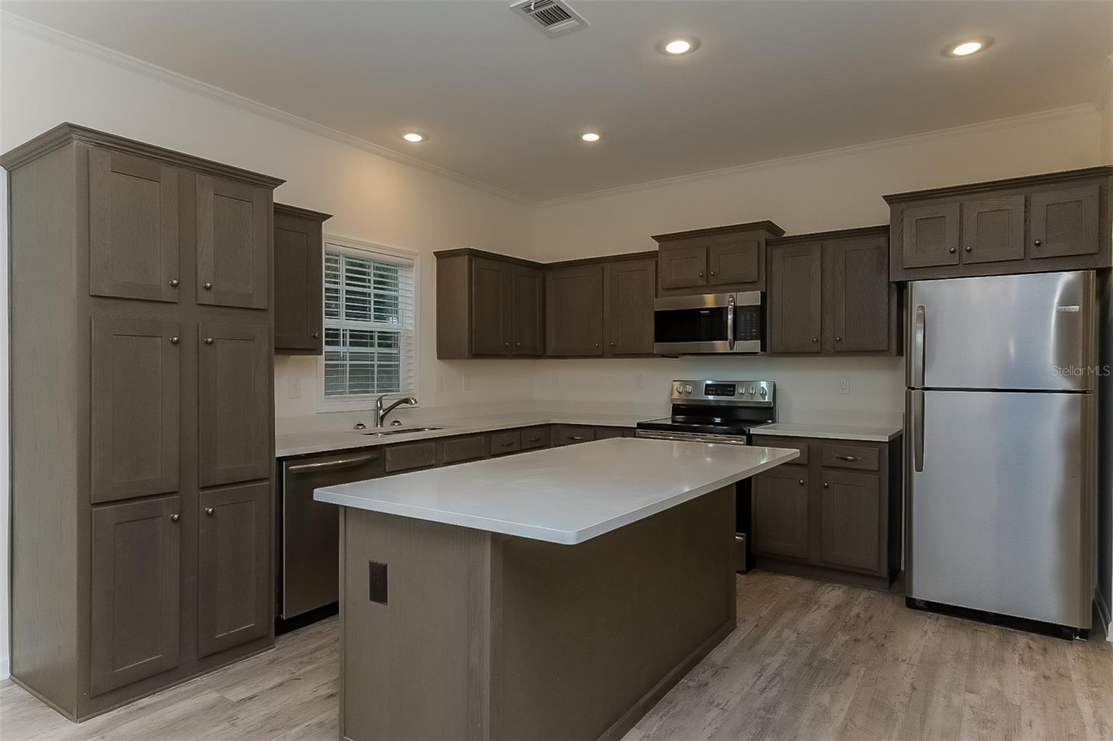 Image 4 of 16 For 1349 Preston Street S