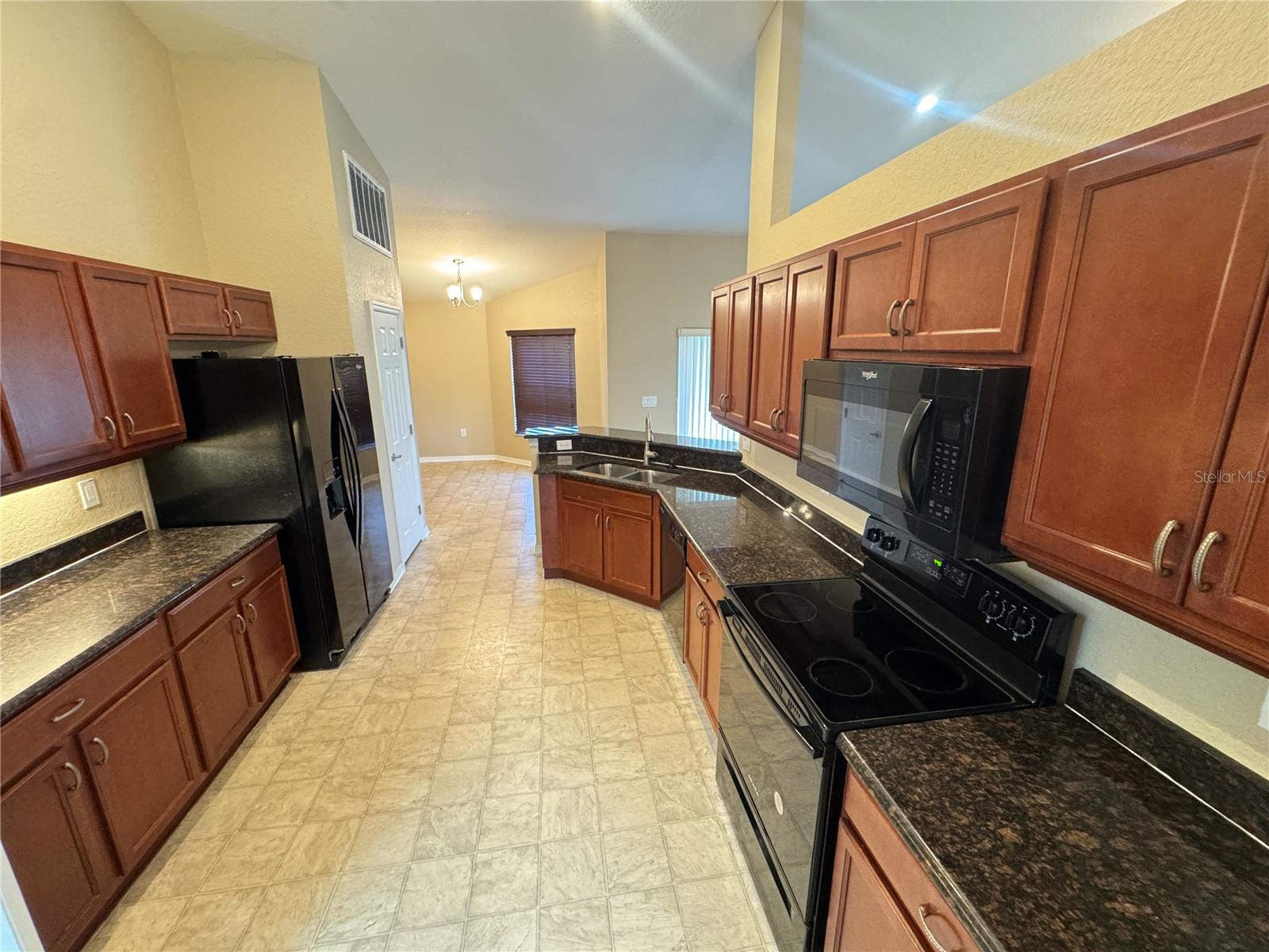 Image 19 of 46 For 4876 Summerfield Circle