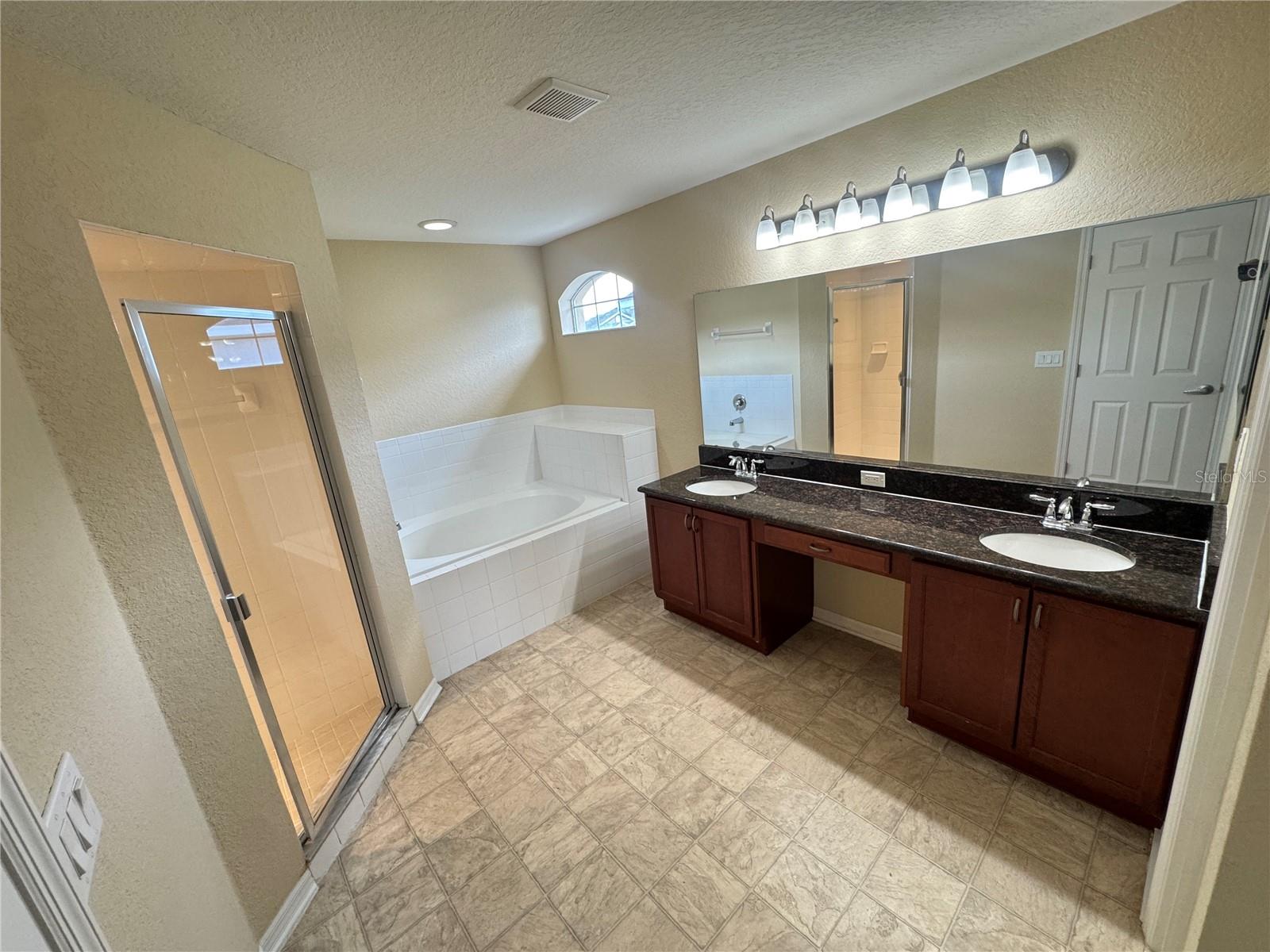 Image 26 of 46 For 4876 Summerfield Circle