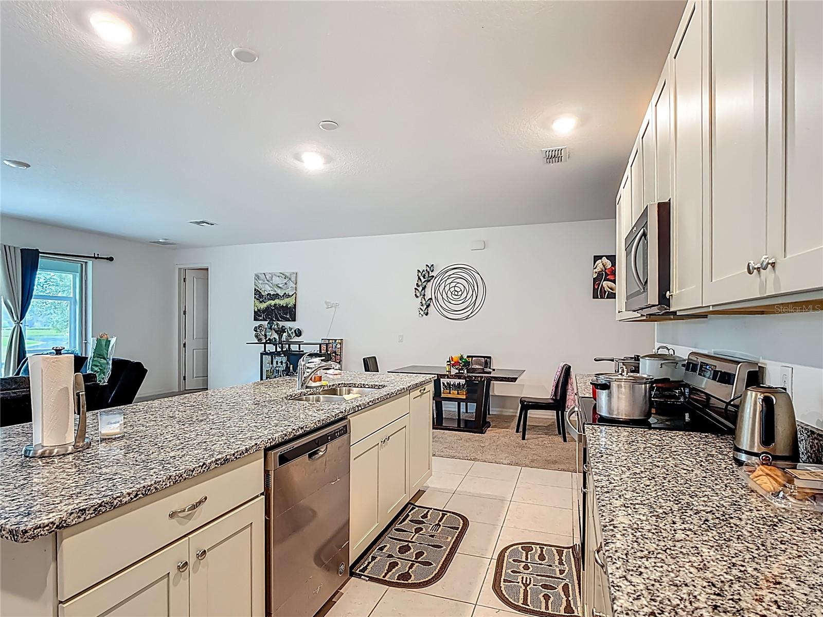 Image 19 of 60 For 711 Steerview Street