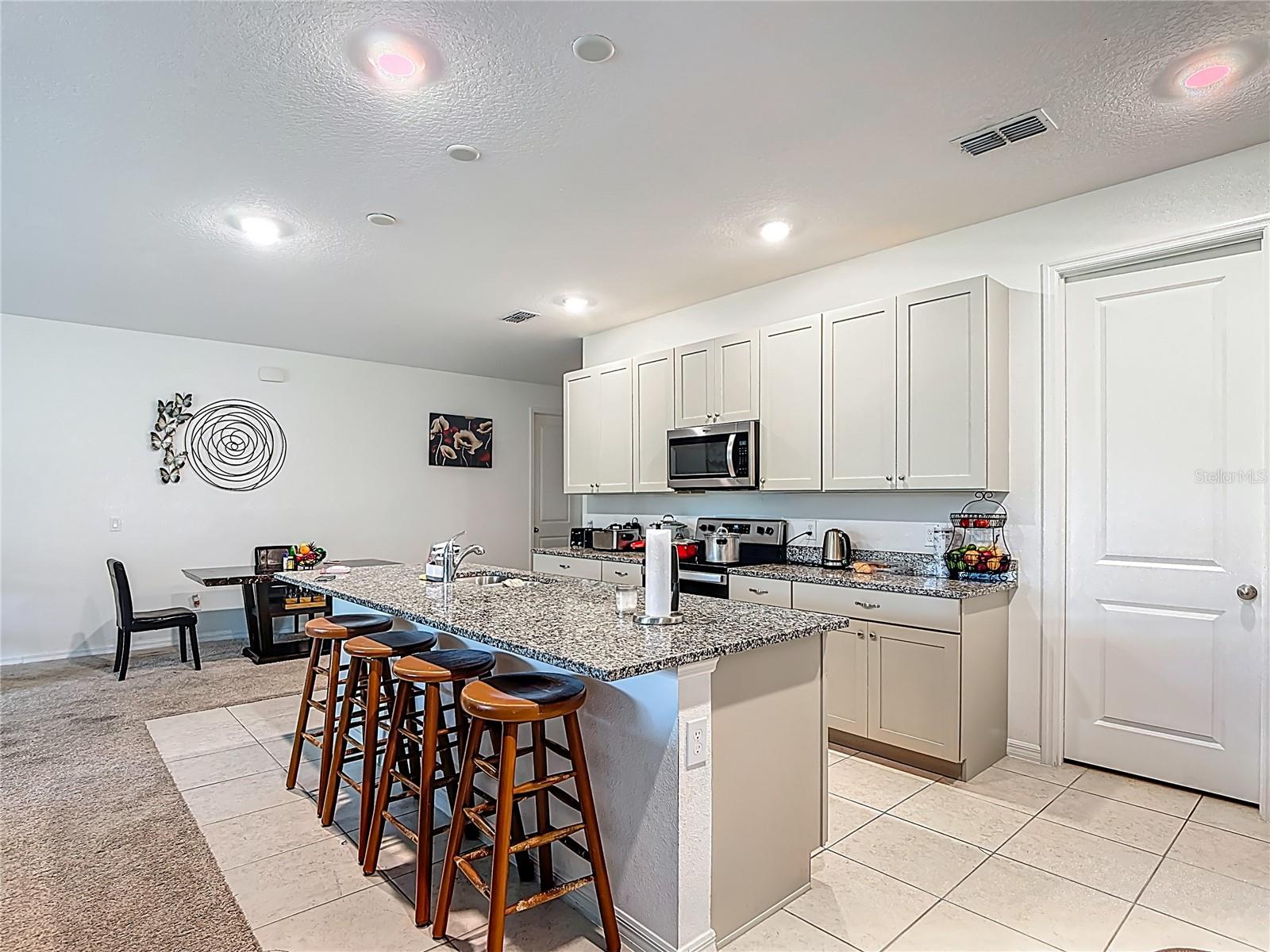 Image 21 of 60 For 711 Steerview Street