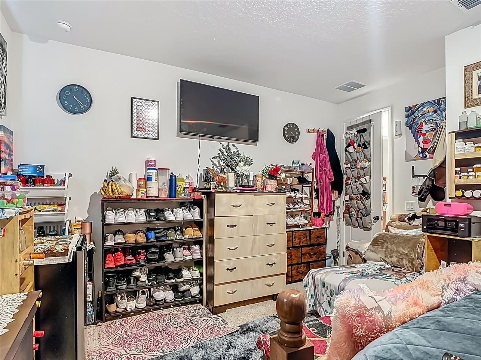 Image 28 of 60 For 711 Steerview Street