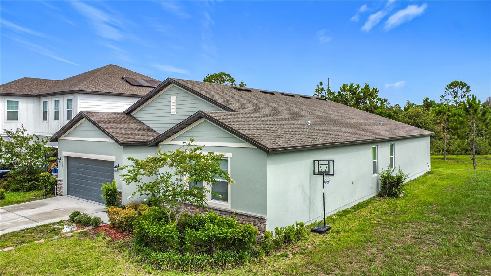 Image 3 of 60 For 711 Steerview Street