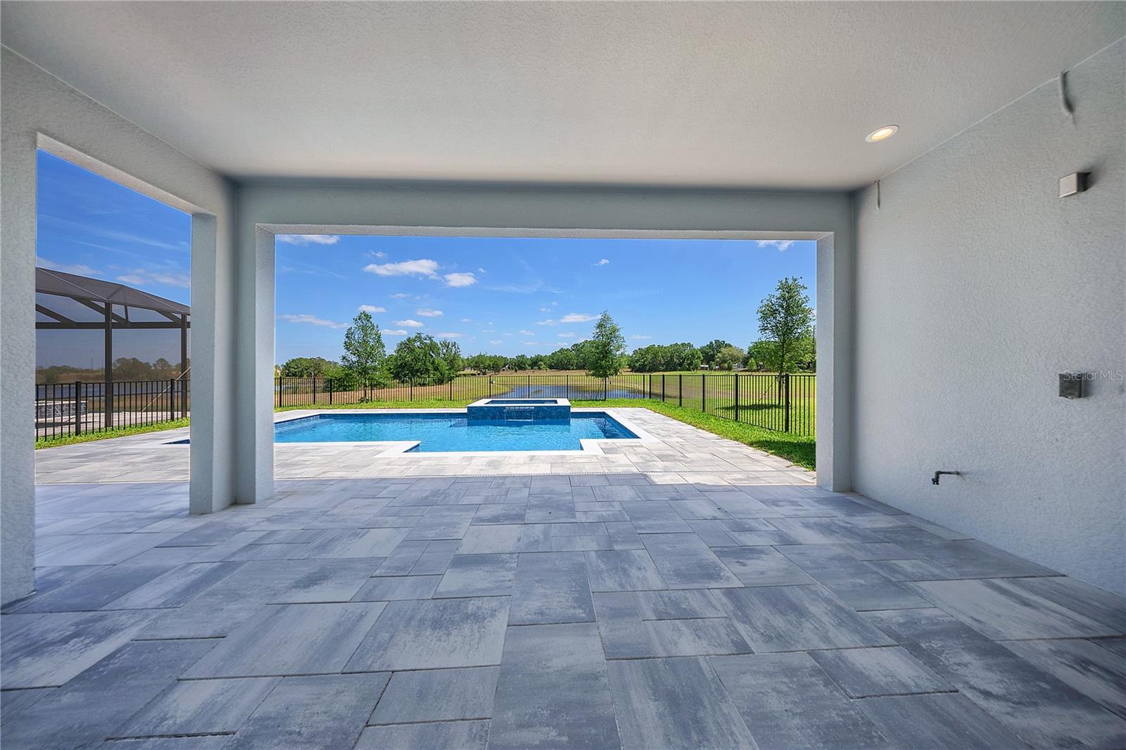 Image 11 of 43 For 13271 Tollcross Way