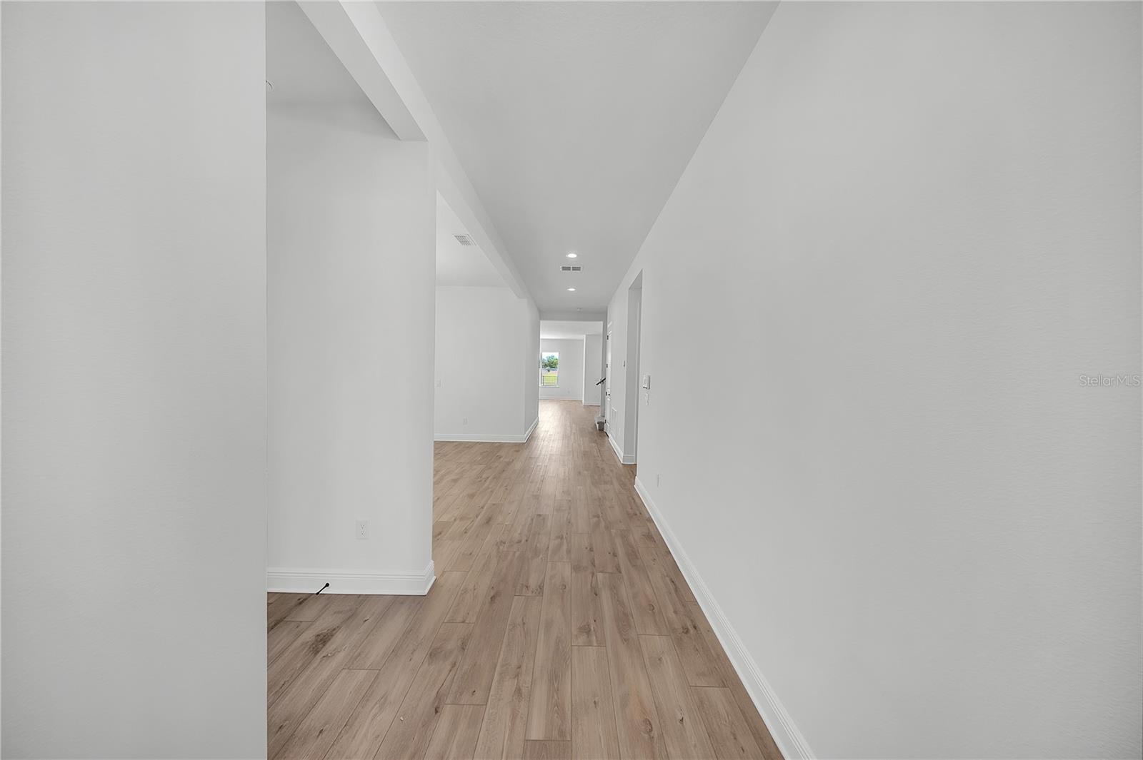 Image 2 of 43 For 13271 Tollcross Way