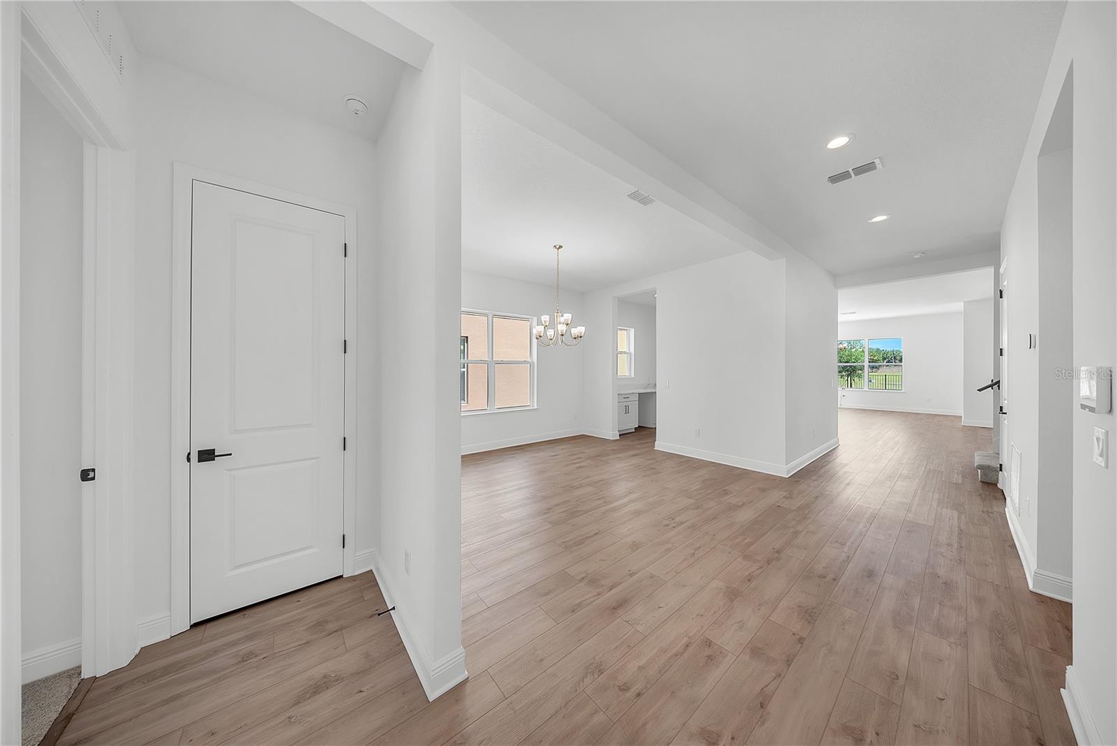 Image 3 of 43 For 13271 Tollcross Way