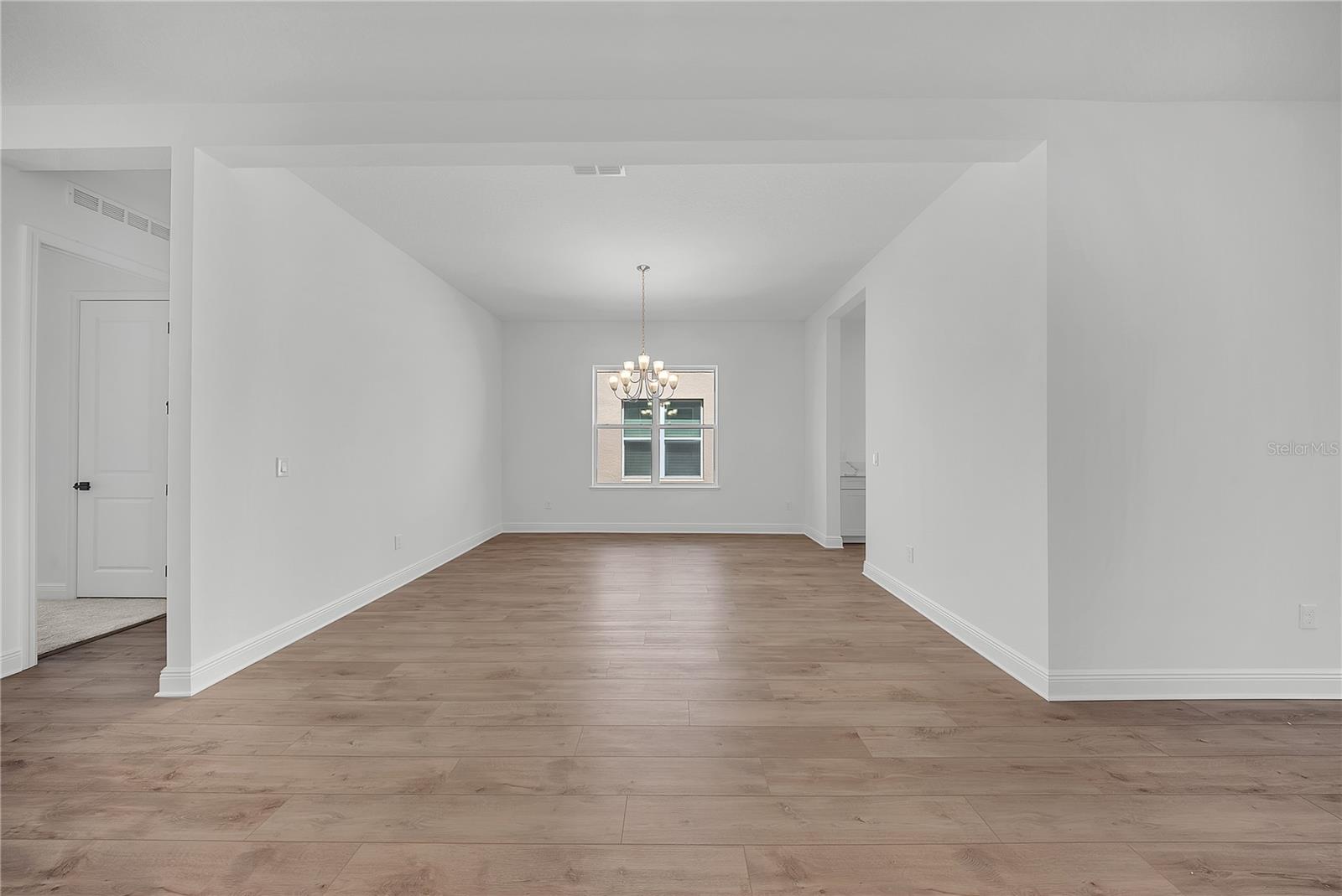 Image 6 of 43 For 13271 Tollcross Way
