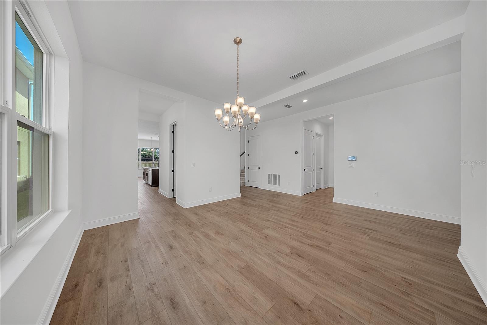 Image 8 of 43 For 13271 Tollcross Way