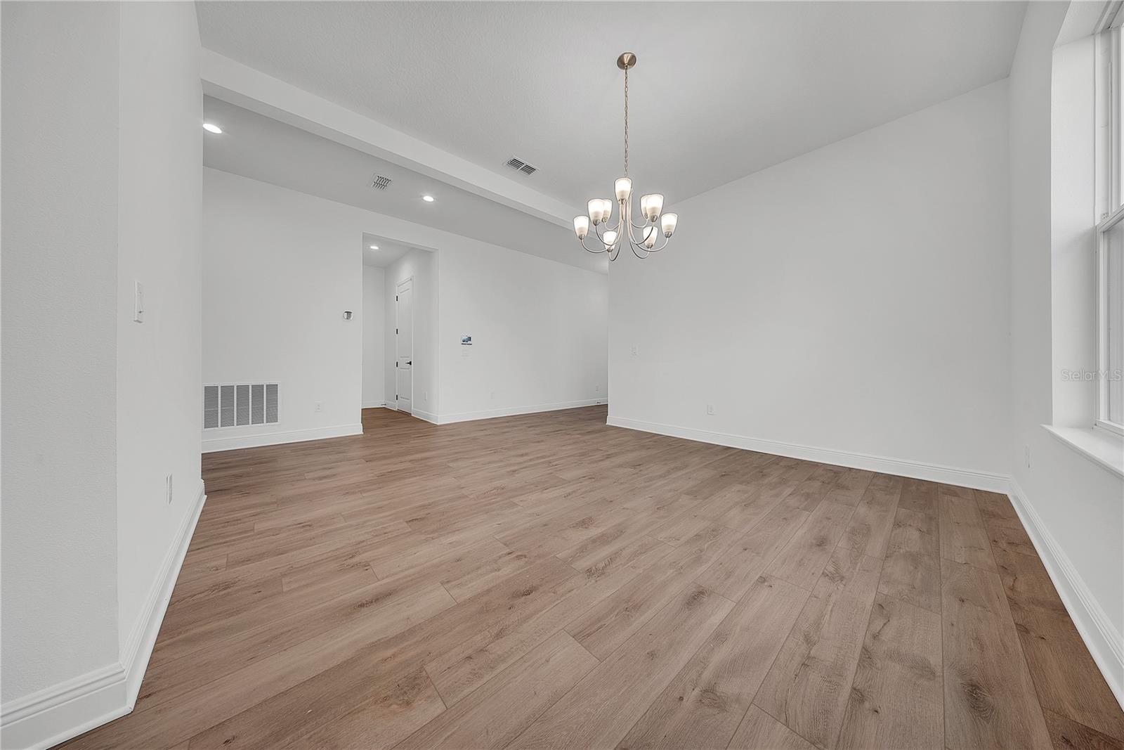 Image 9 of 43 For 13271 Tollcross Way