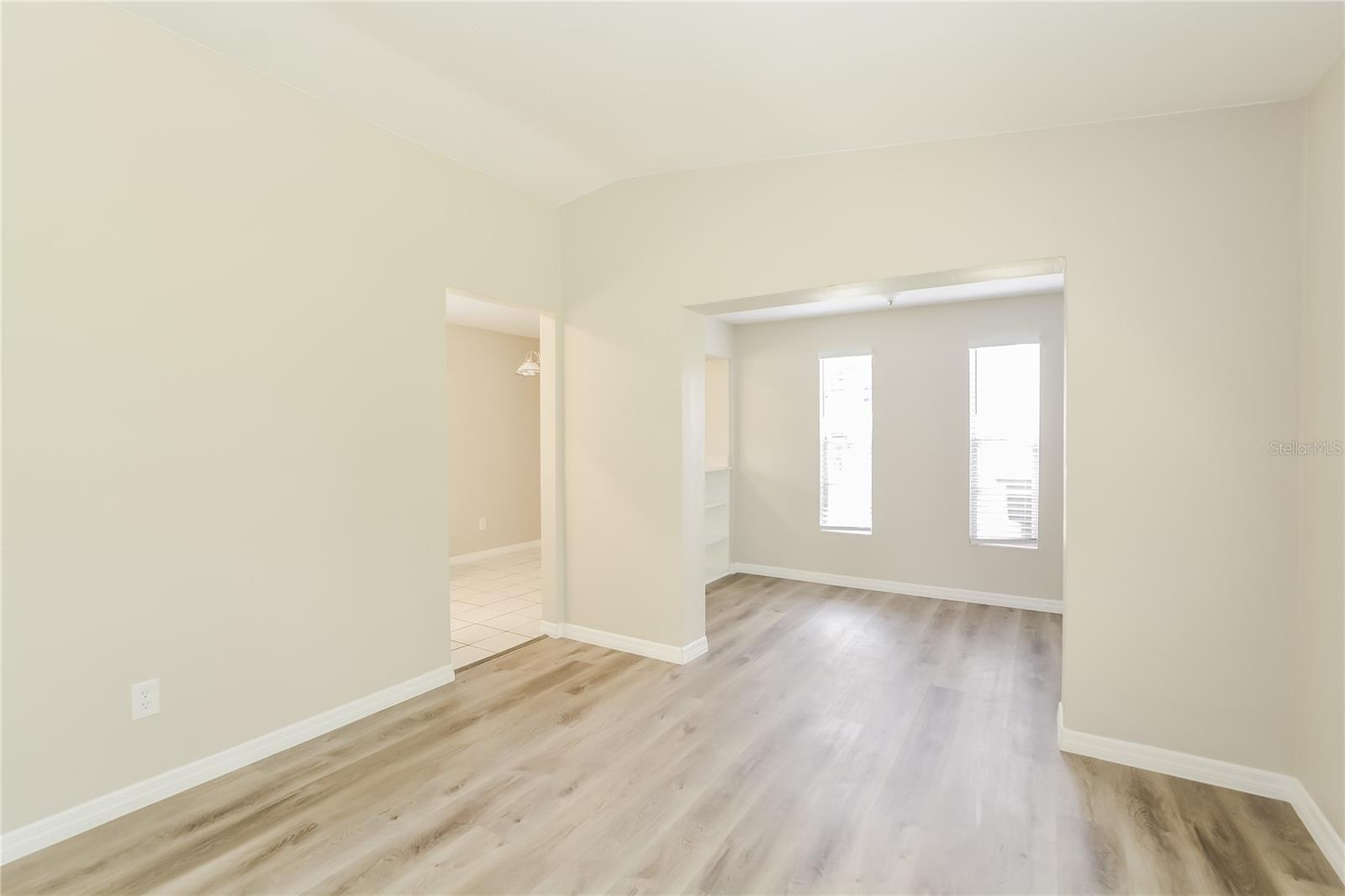 Image 10 of 15 For 6114 Oakcrest Circle