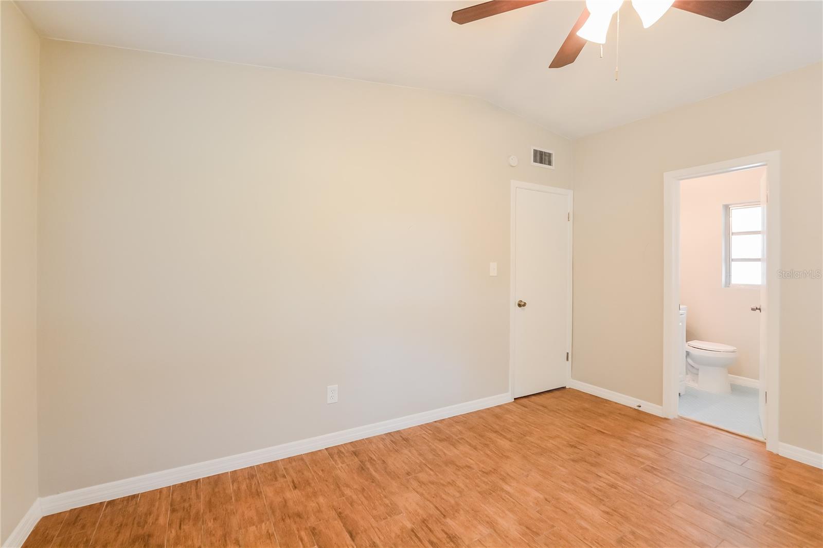 Image 13 of 15 For 6114 Oakcrest Circle