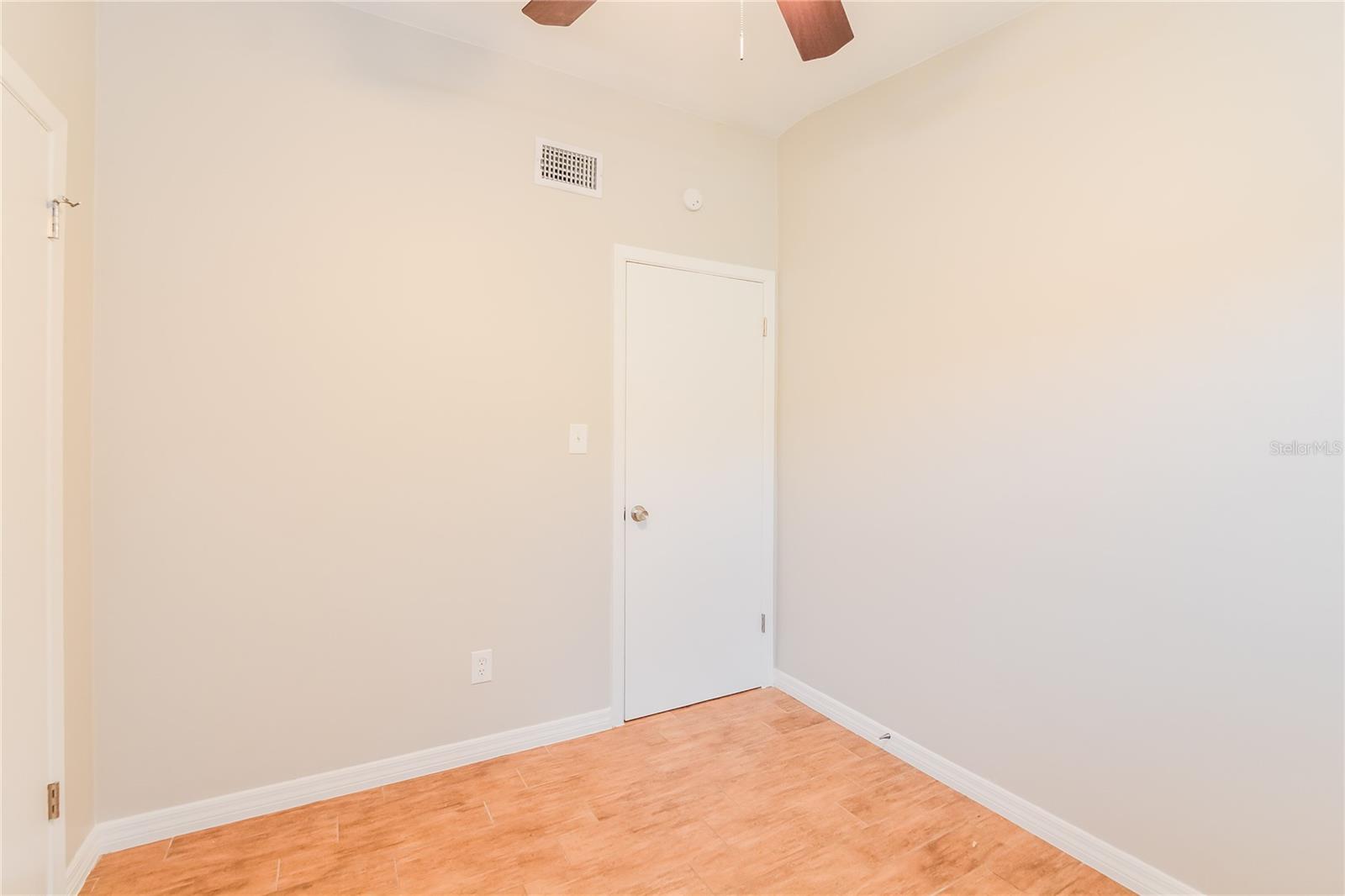 Image 14 of 15 For 6114 Oakcrest Circle