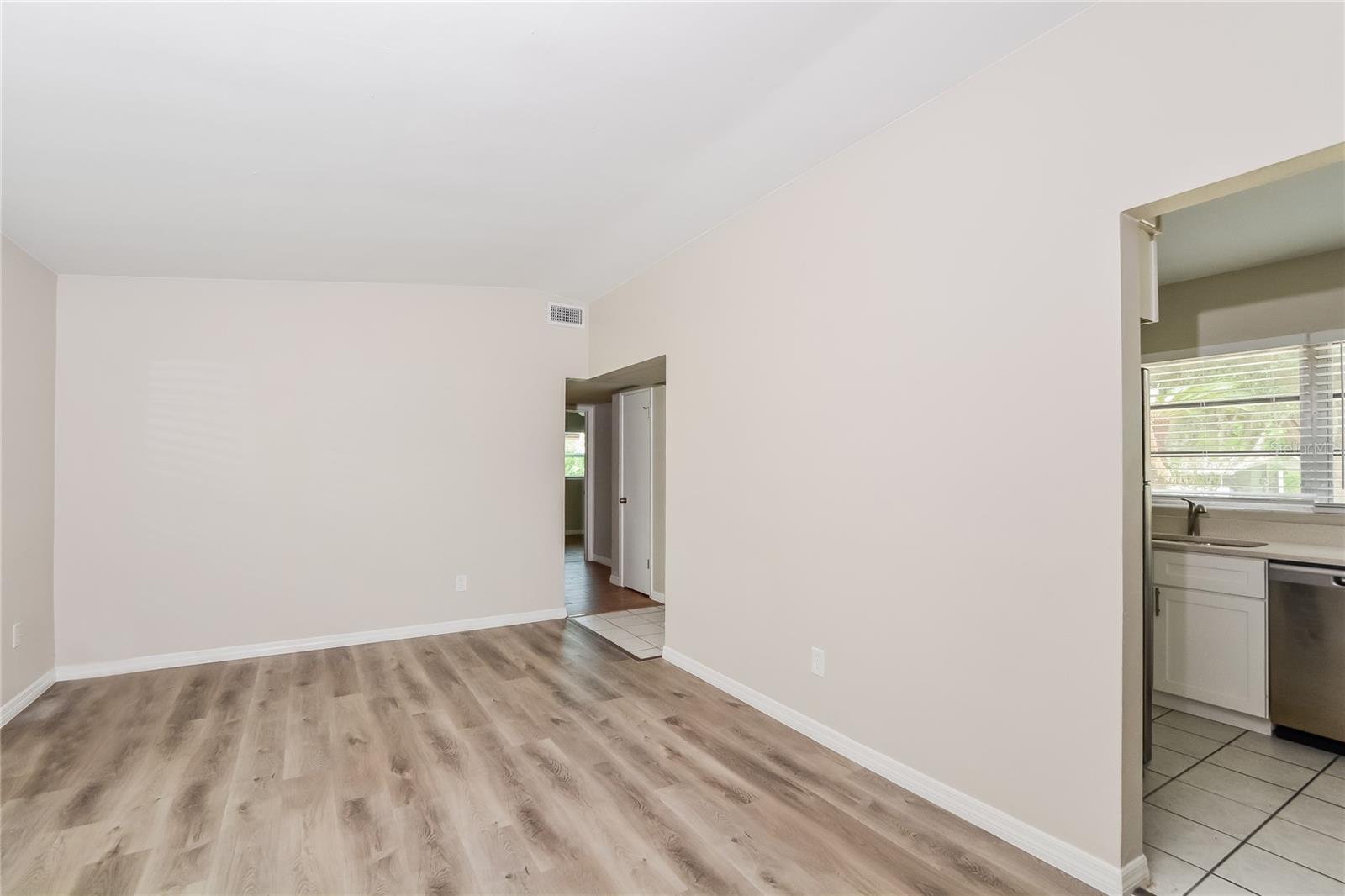 Image 3 of 15 For 6114 Oakcrest Circle
