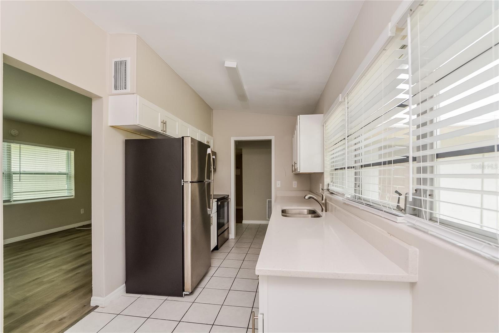 Image 4 of 15 For 6114 Oakcrest Circle