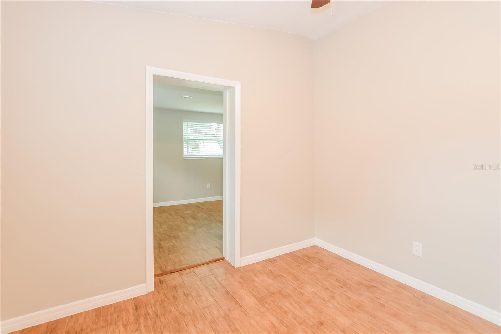 Image 8 of 15 For 6114 Oakcrest Circle