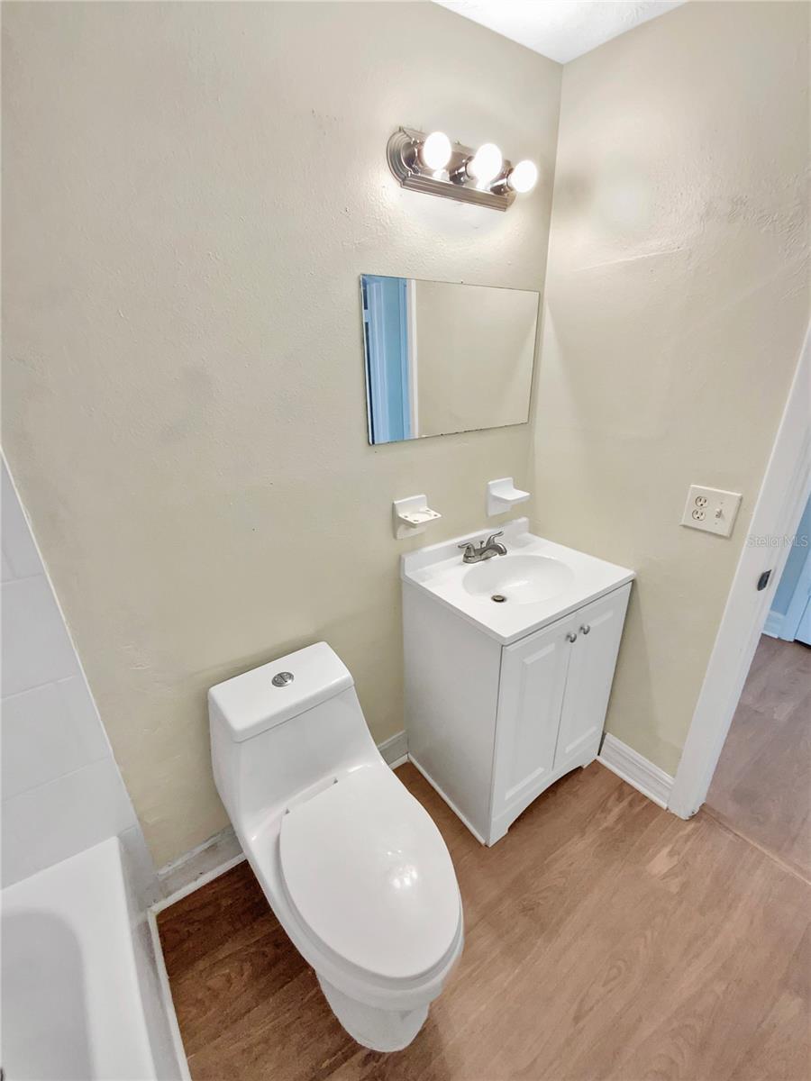 Listing photo id 8 for 4233 Las Vegas Drive
