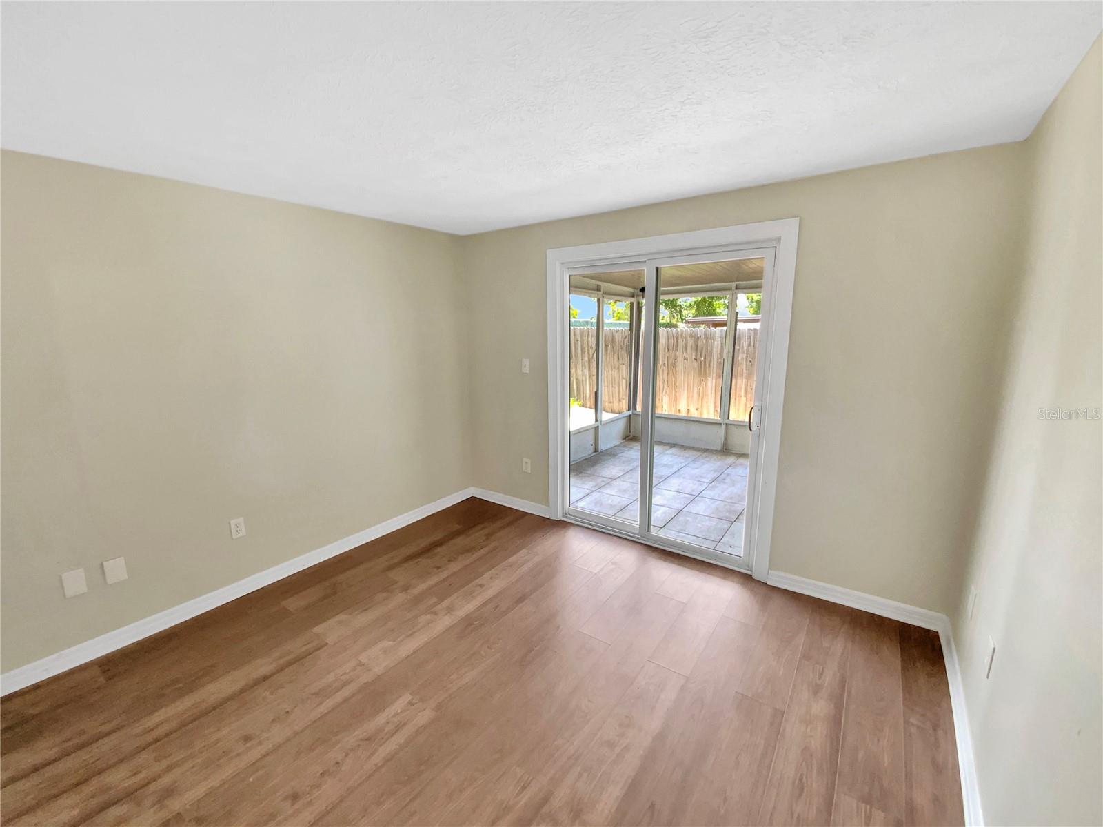 Listing photo id 9 for 4233 Las Vegas Drive