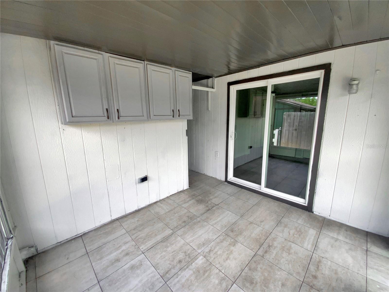Listing photo id 12 for 4233 Las Vegas Drive