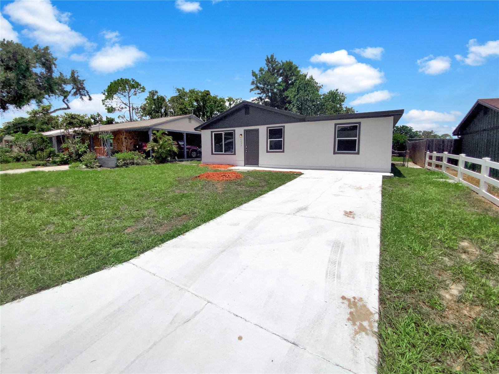 Listing photo id 13 for 4233 Las Vegas Drive